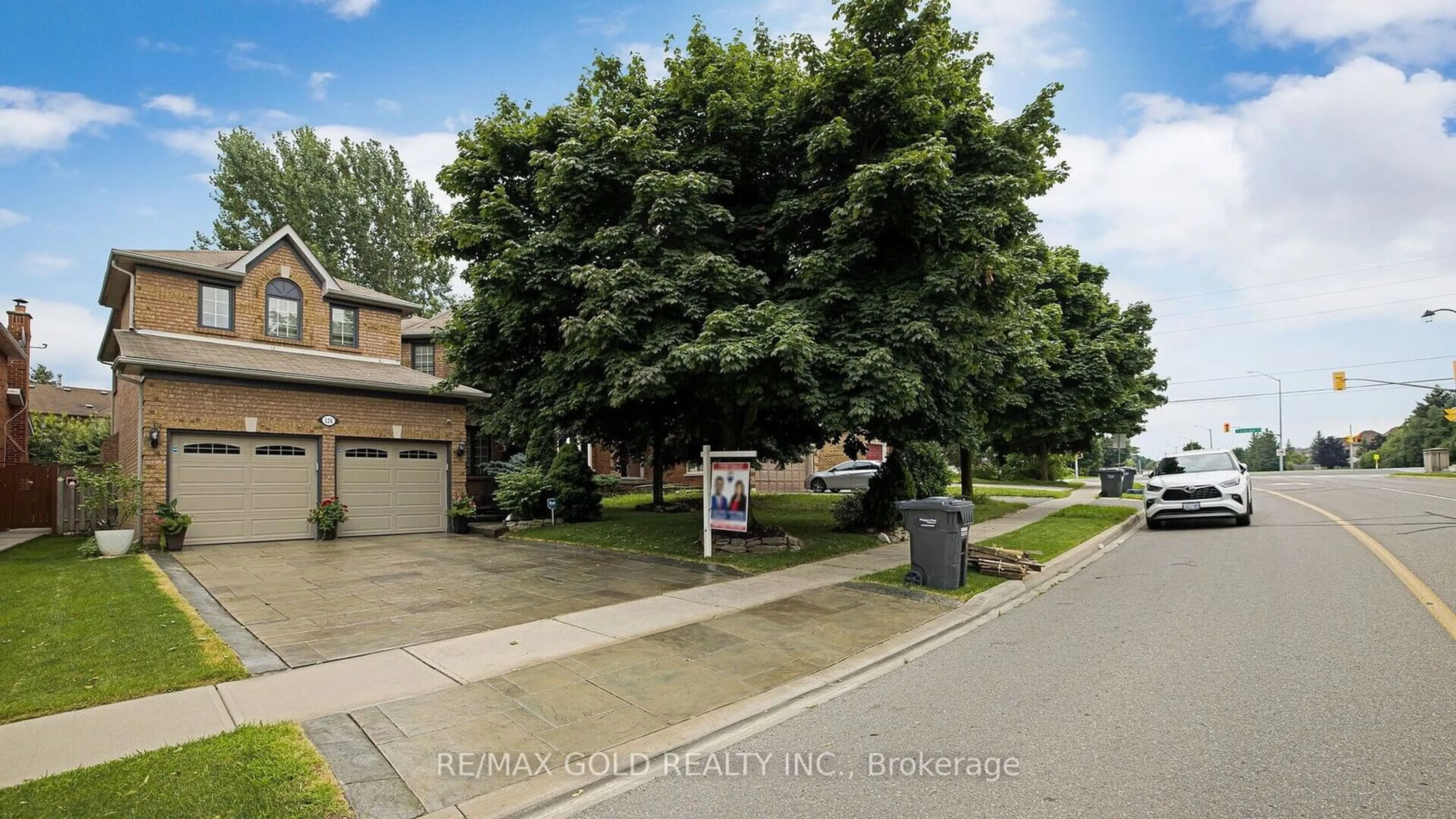 Frontside or backside of a home for 126 Eagleridge Dr, Brampton Ontario L6R 1E3