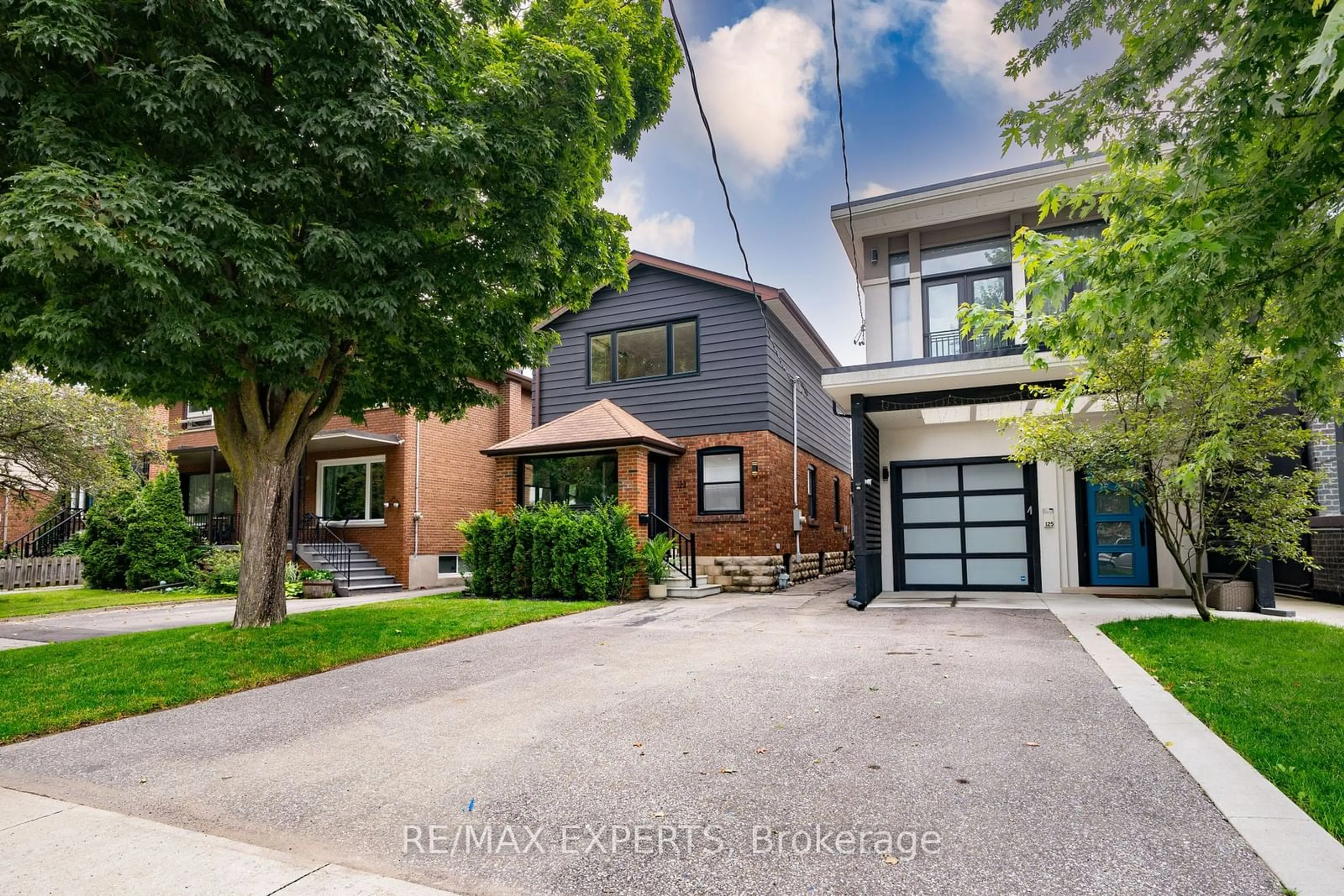 Frontside or backside of a home for 123 Lake Cres, Toronto Ontario M8V 1W2
