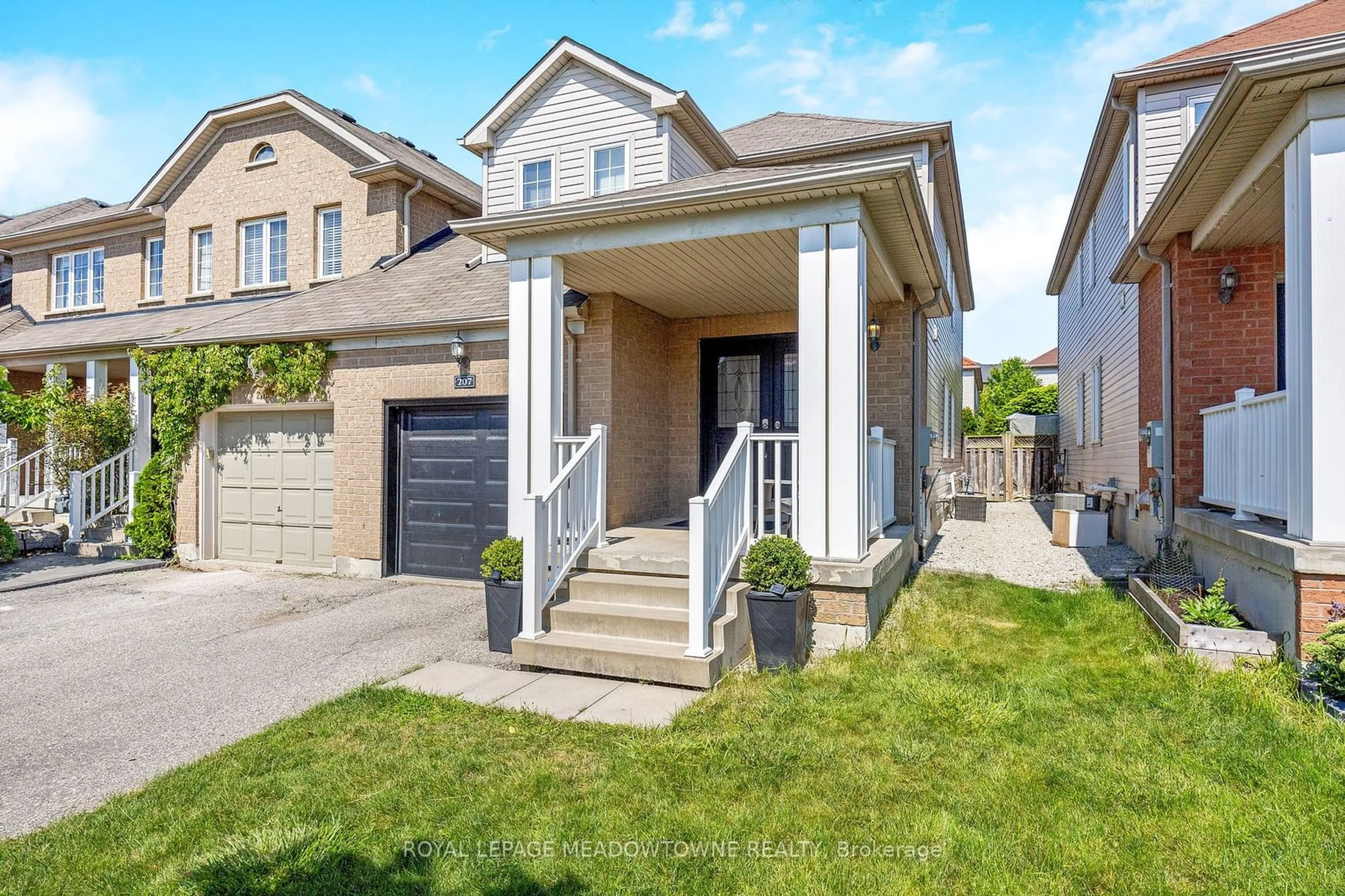 Frontside or backside of a home for 207 Sherwood Rd, Milton Ontario L9T 7C1