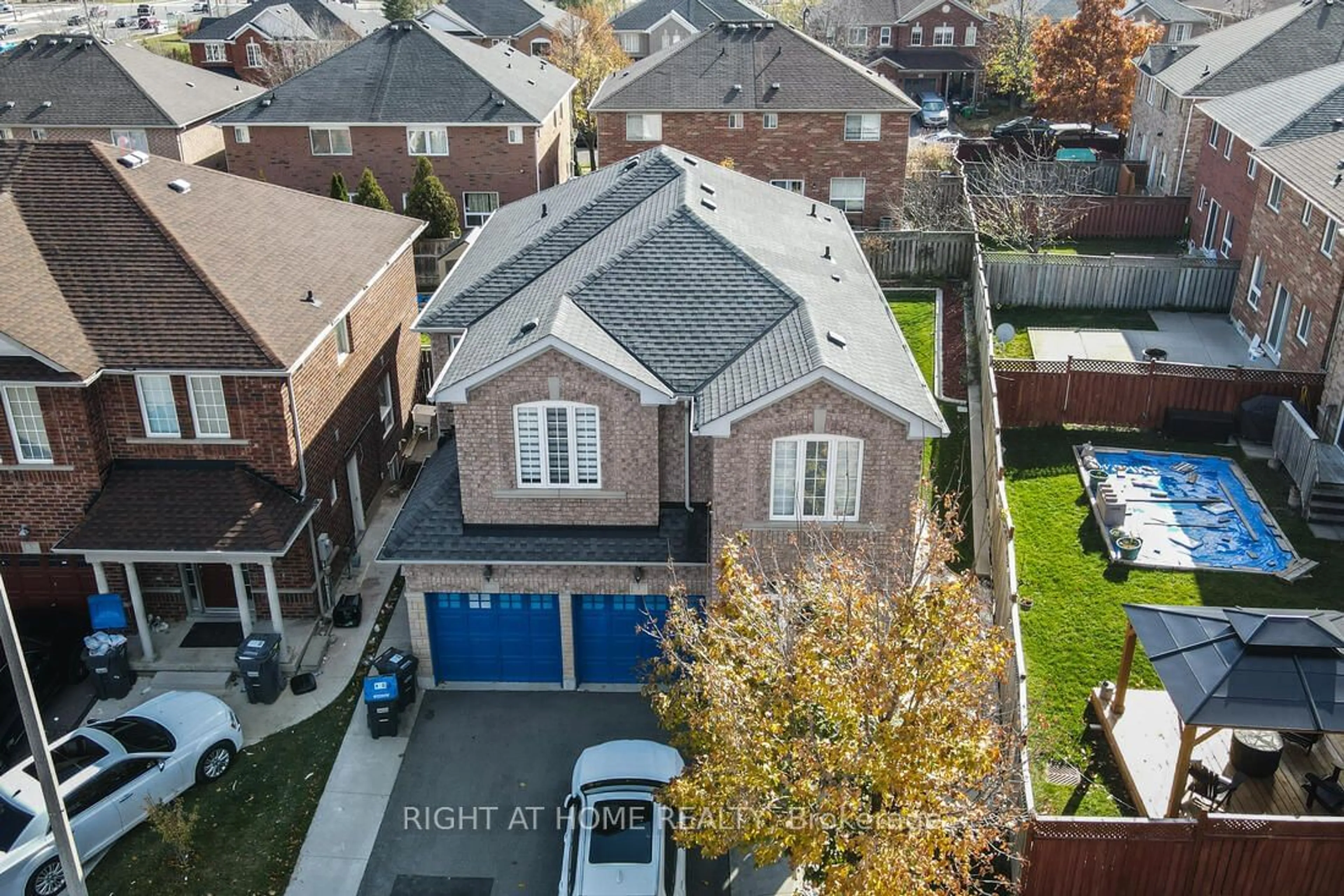 Frontside or backside of a home for 3 Silverbell Crt, Brampton Ontario L7A 3V3