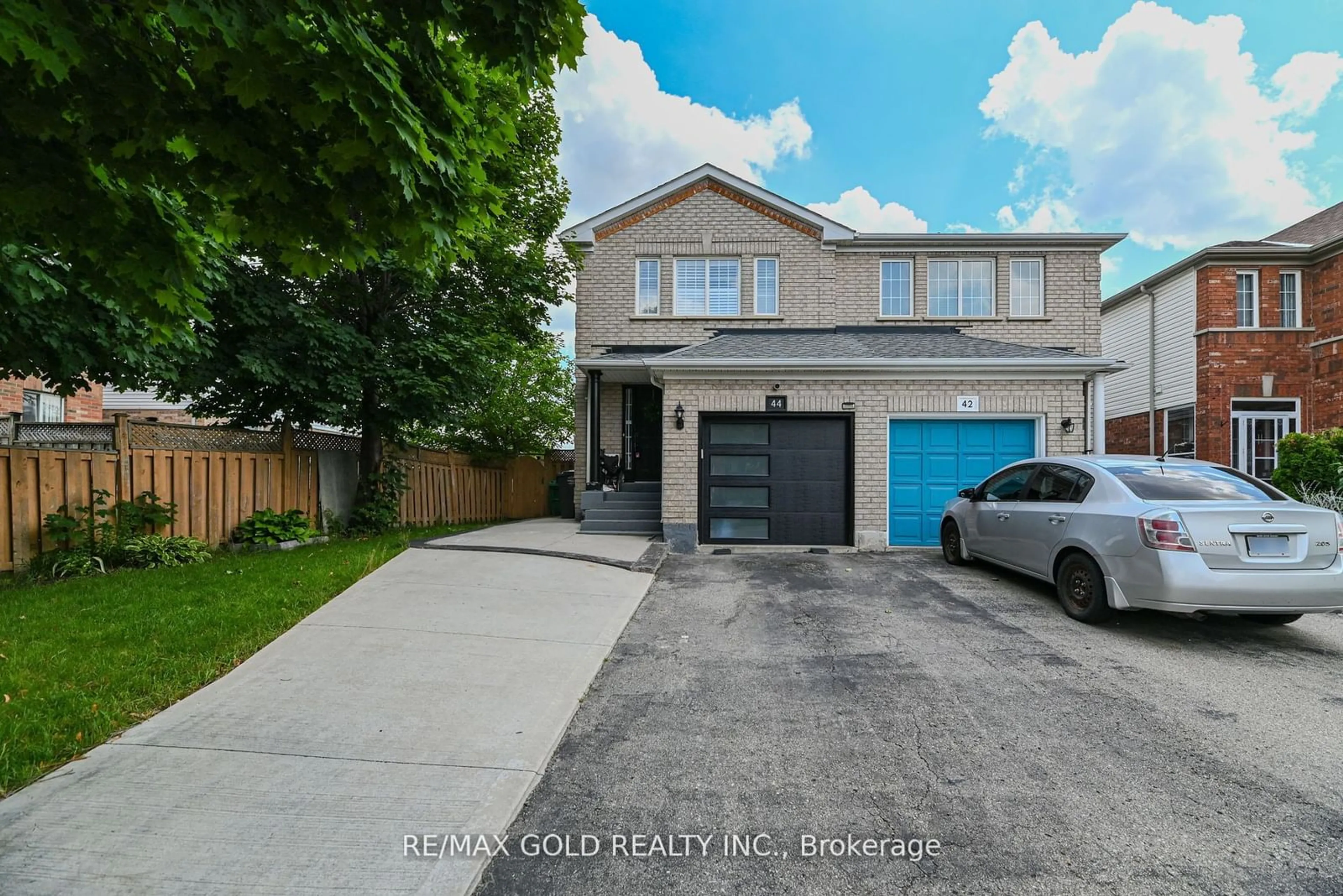 Frontside or backside of a home for 44 Needlewood Lane, Brampton Ontario L6R 2N3