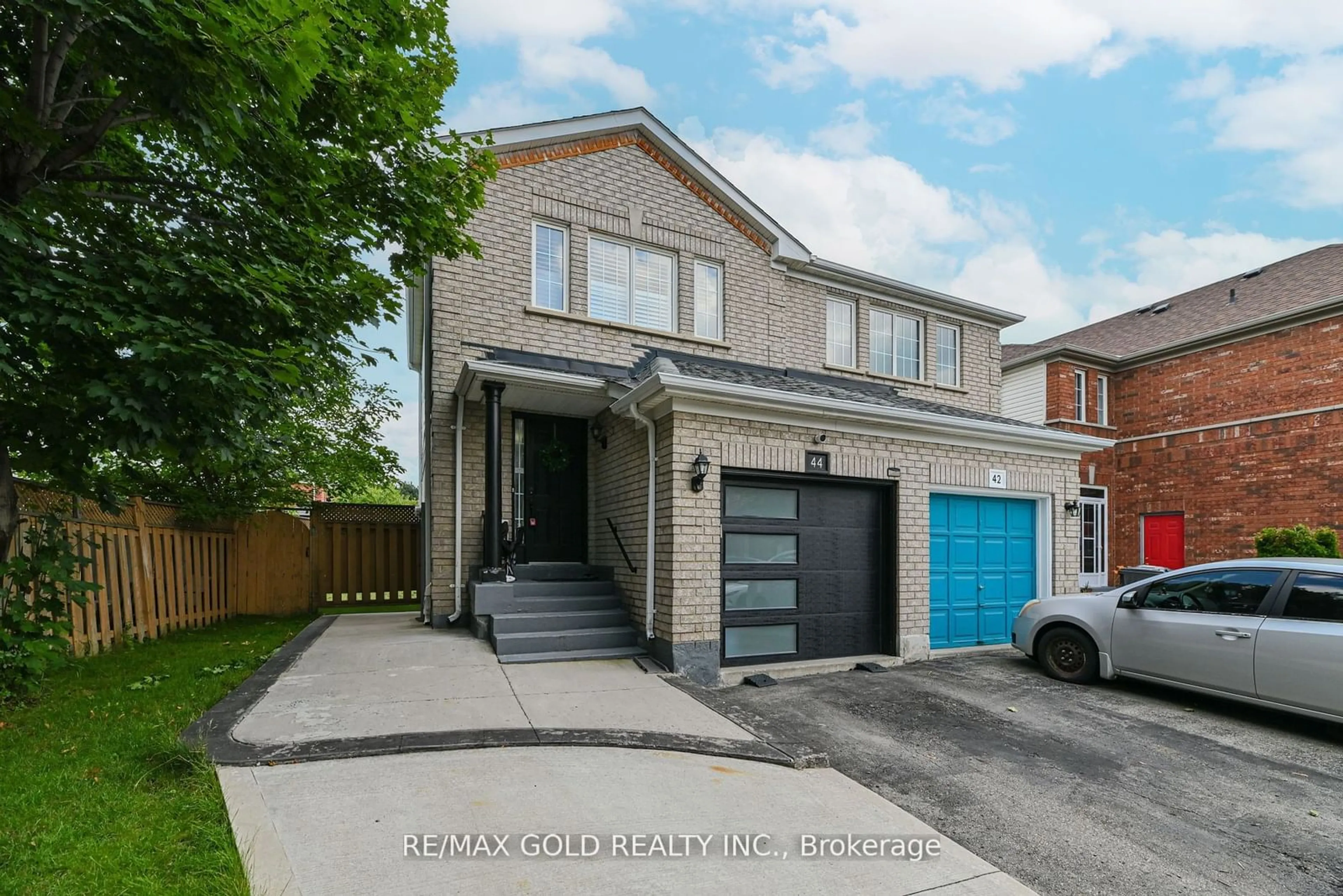 Frontside or backside of a home for 44 Needlewood Lane, Brampton Ontario L6R 2N3