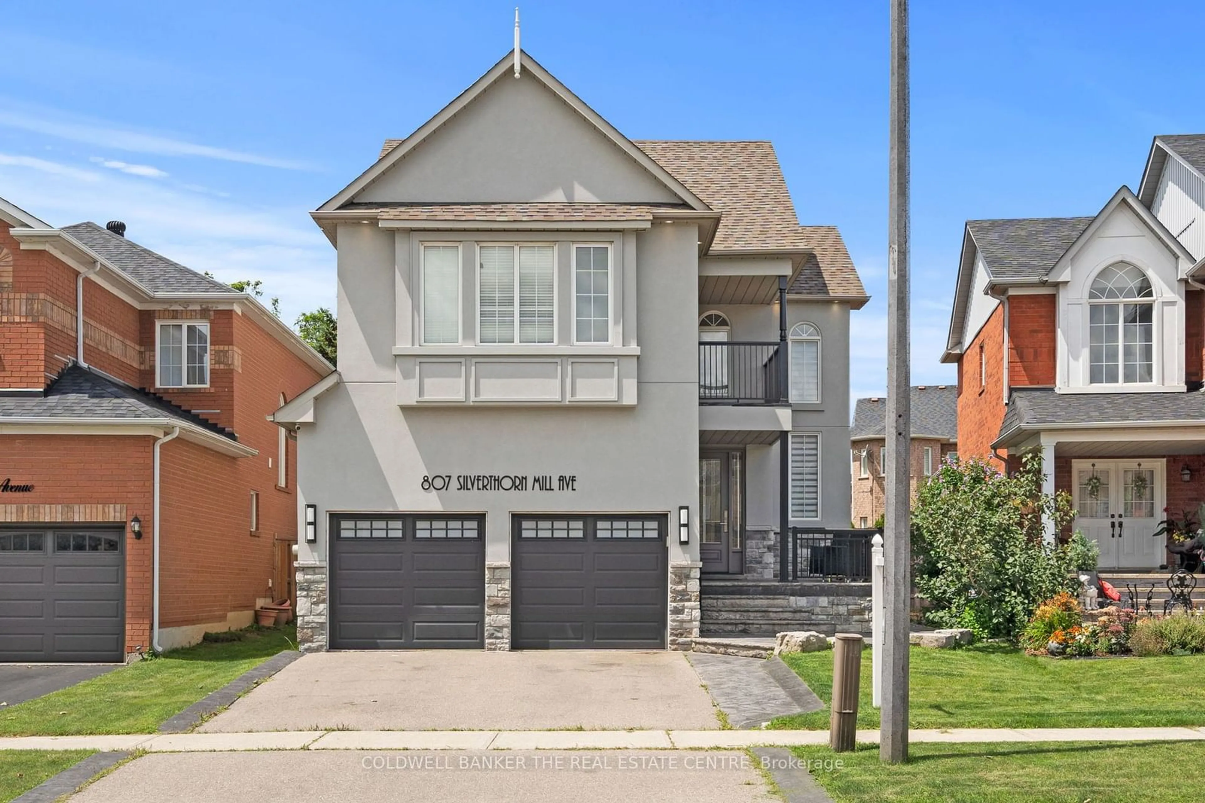 Frontside or backside of a home for 807 Silverthorn Mill Ave, Mississauga Ontario L5W 1A9