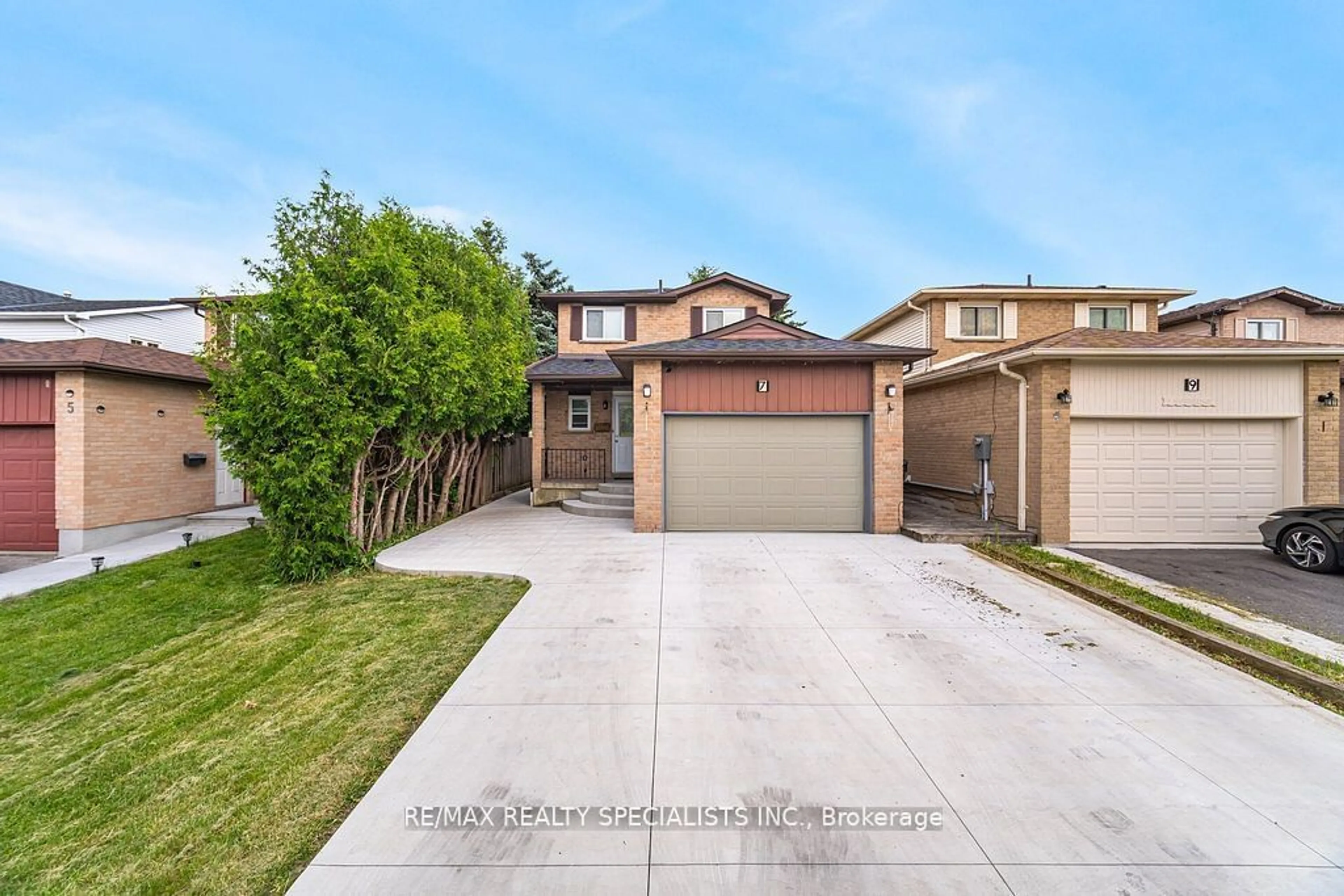 Frontside or backside of a home for 7 Newbridge Cres, Brampton Ontario L6S 4B5