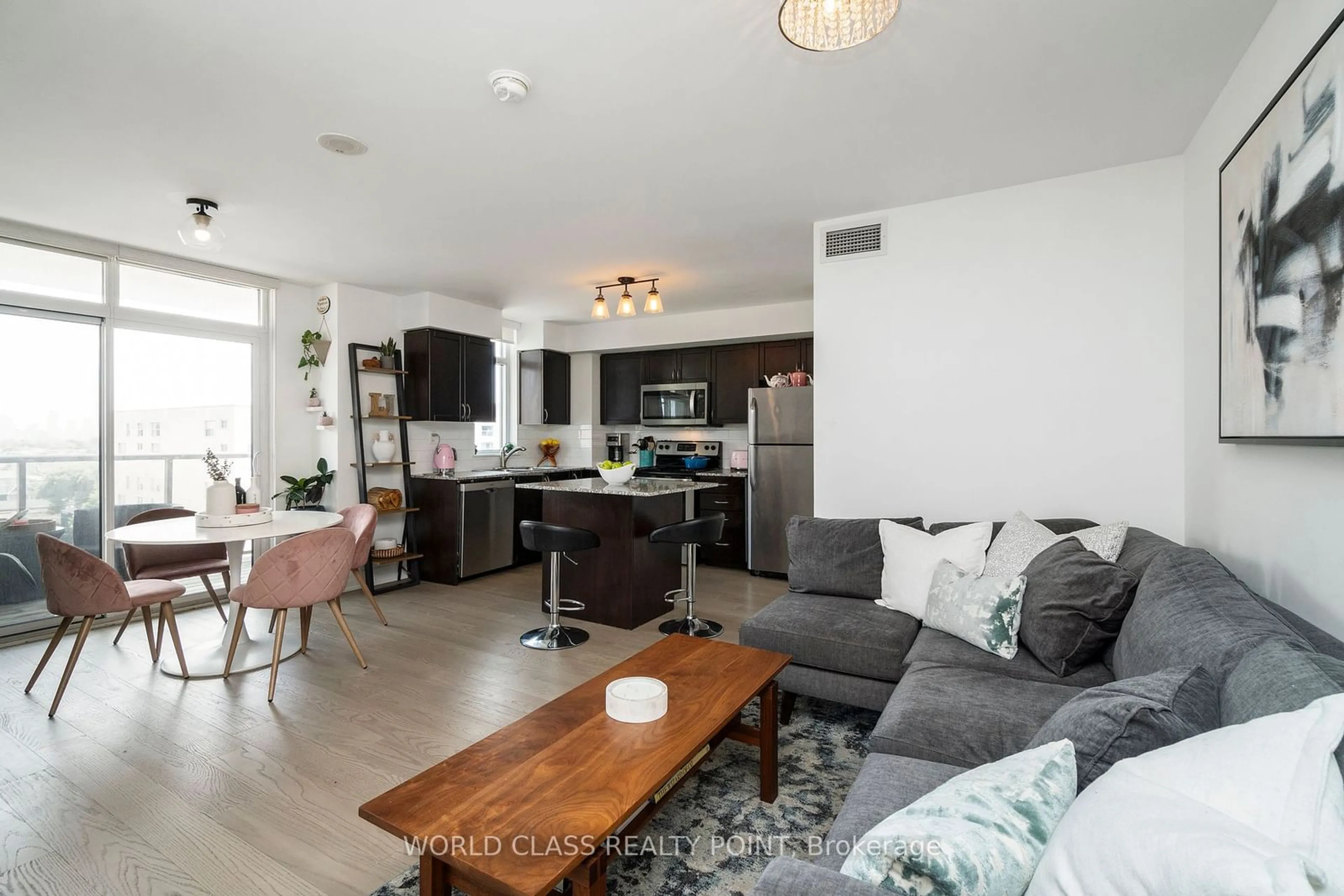 Living room for 816 Lansdowne Ave #608, Toronto Ontario M6H 4K6