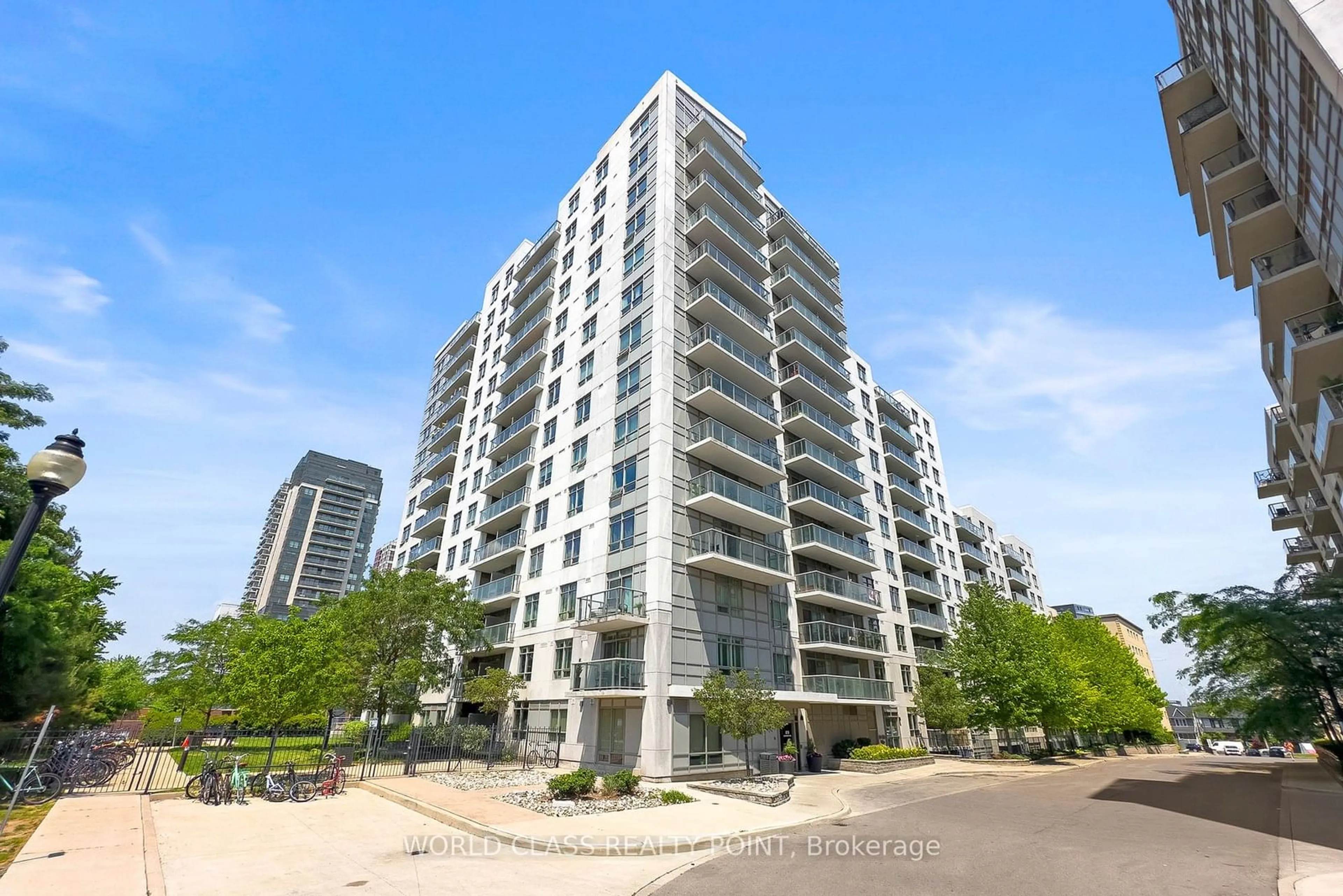 A pic from exterior of the house or condo for 816 Lansdowne Ave #608, Toronto Ontario M6H 4K6
