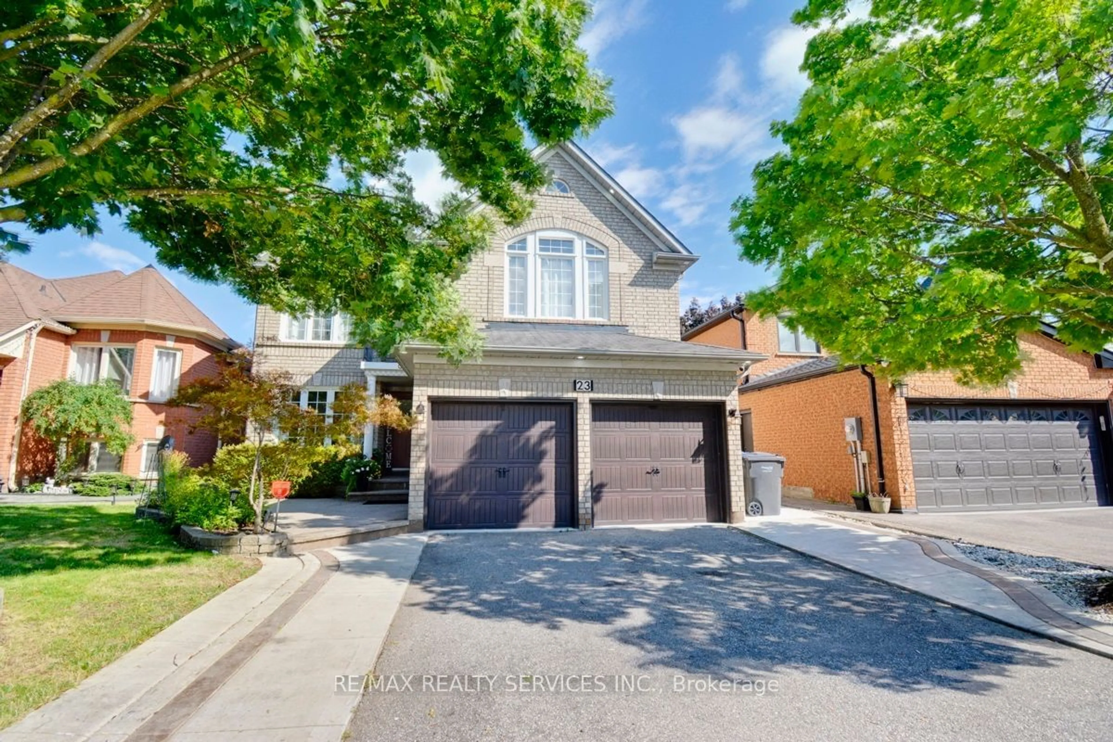 Frontside or backside of a home for 23 Livingston Dr, Caledon Ontario L7C 1A1