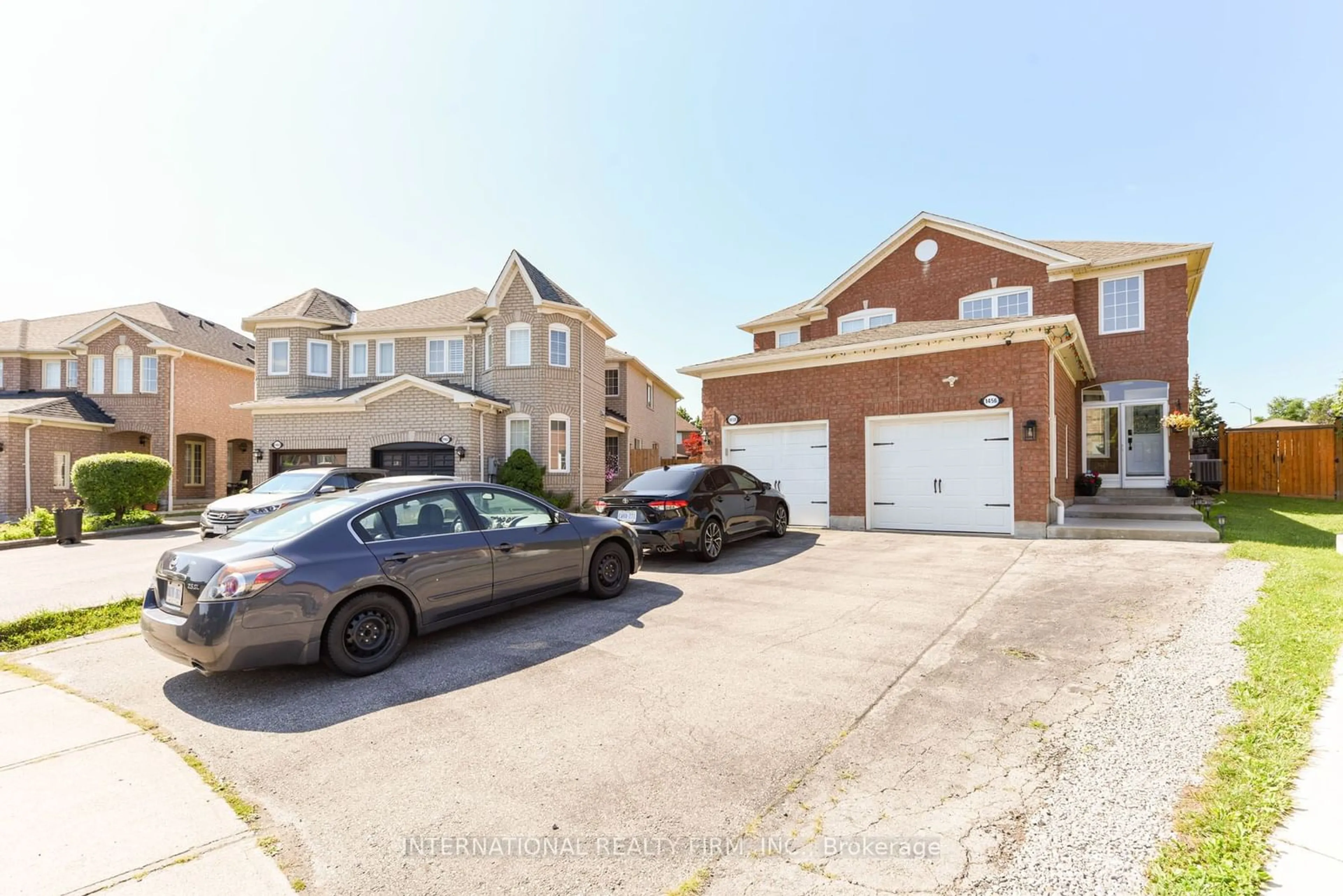 A pic from exterior of the house or condo for 1456 Quest Circ, Mississauga Ontario L5N 8B4
