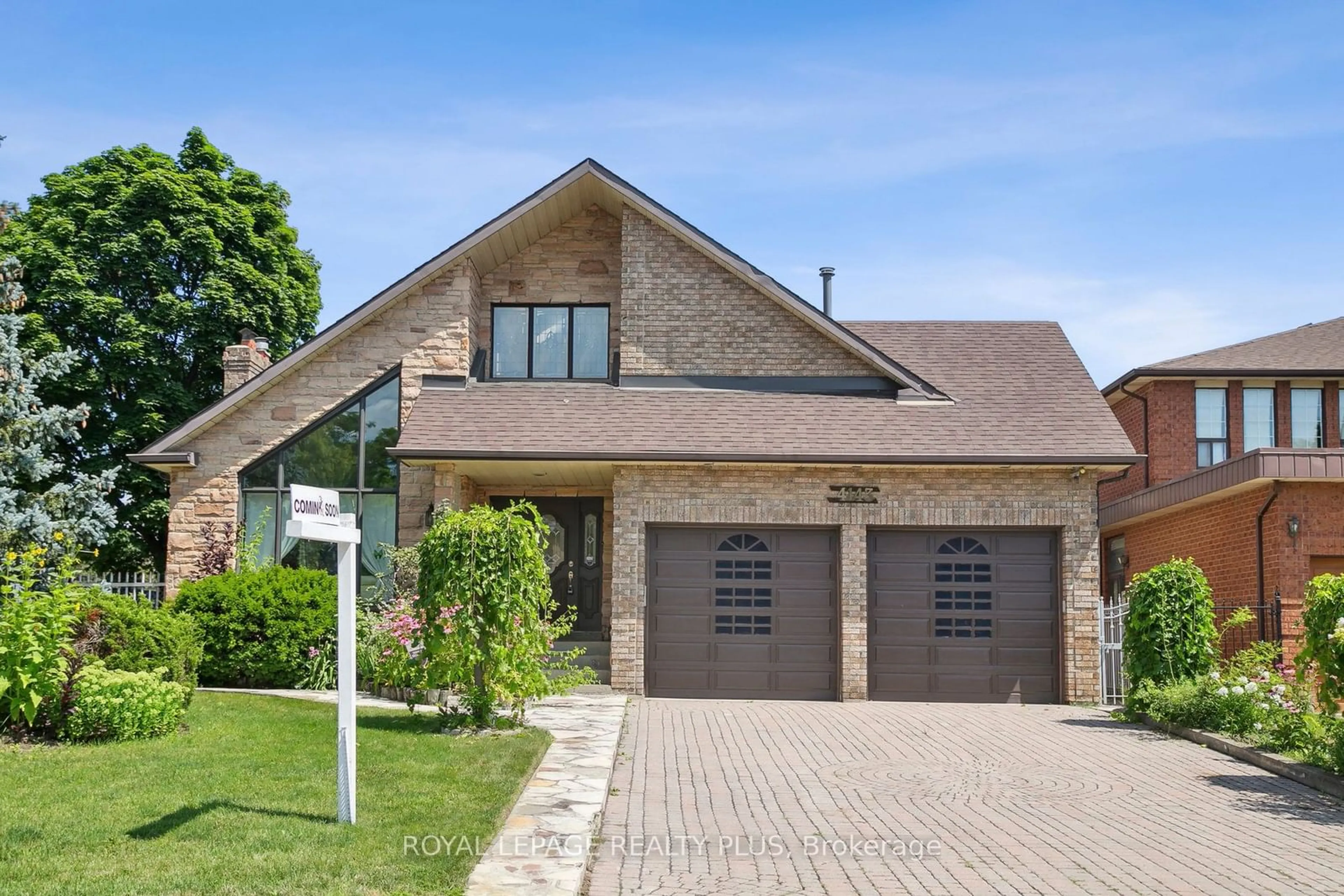 Home with brick exterior material for 4143 Tapestry Tr, Mississauga Ontario L4W 4E4