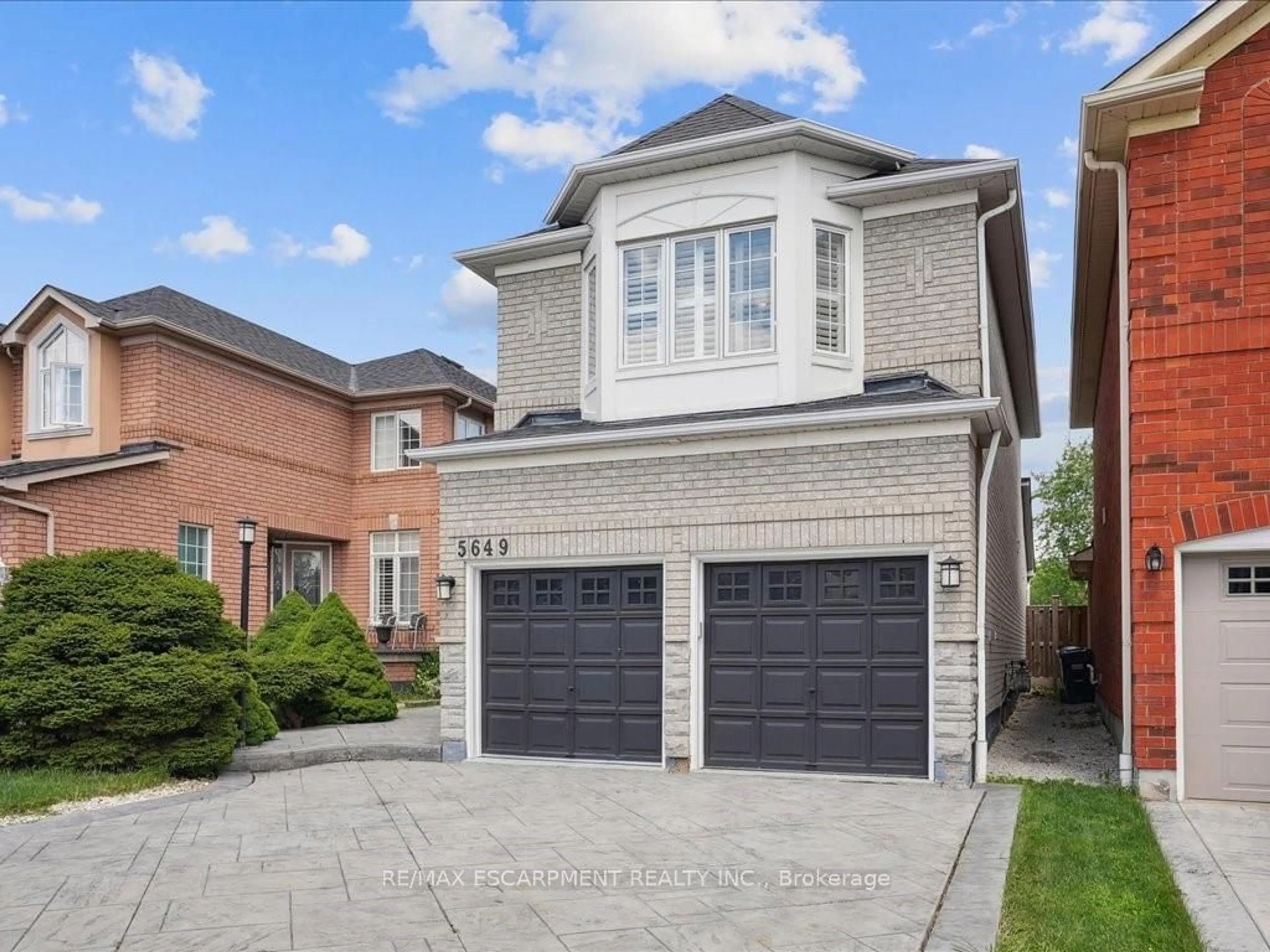 Home with brick exterior material for 5649 CONDOR Pl, Mississauga Ontario L5V 2J5