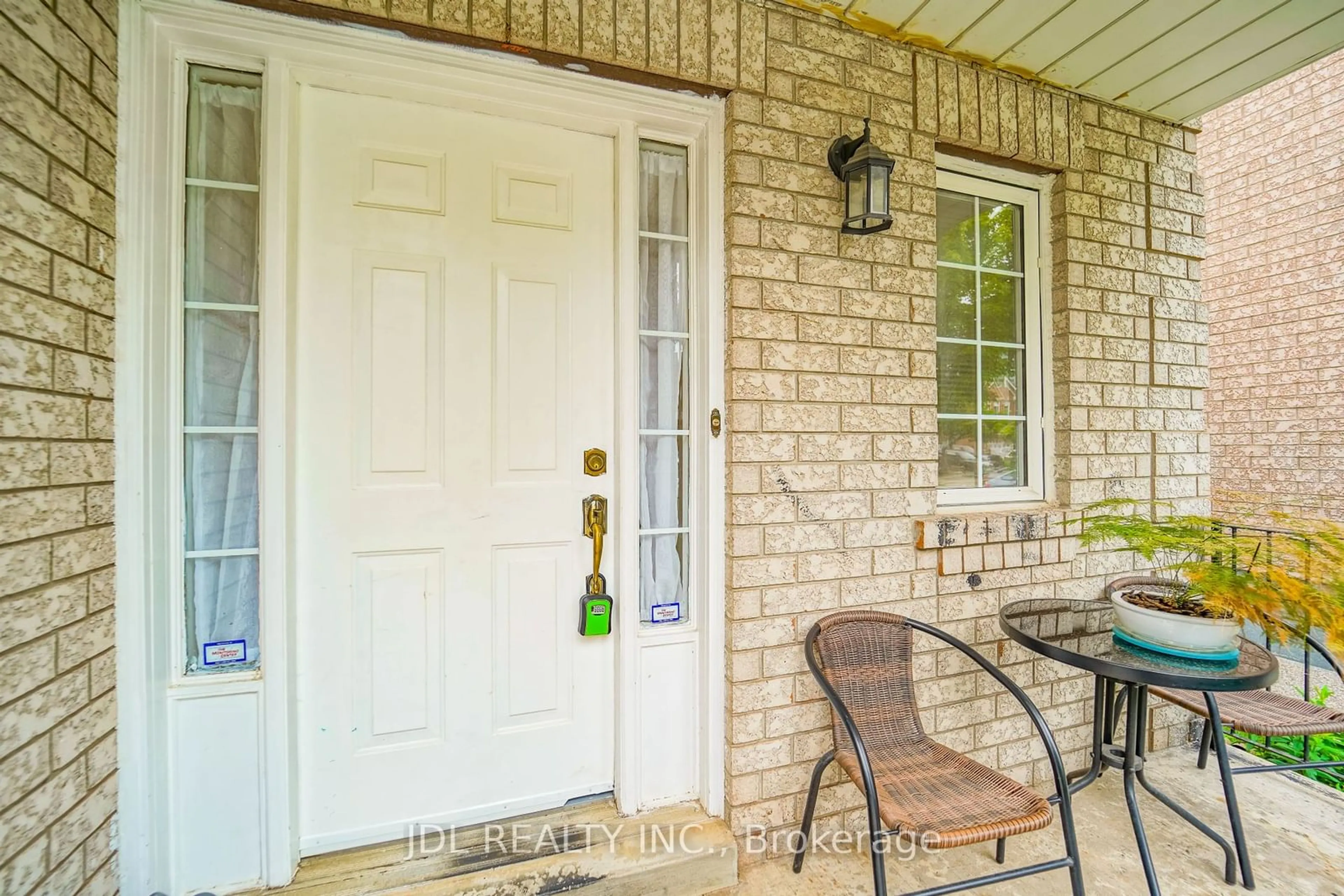 Indoor entryway for 2609 Longridge Cres, Oakville Ontario L6H 6S1