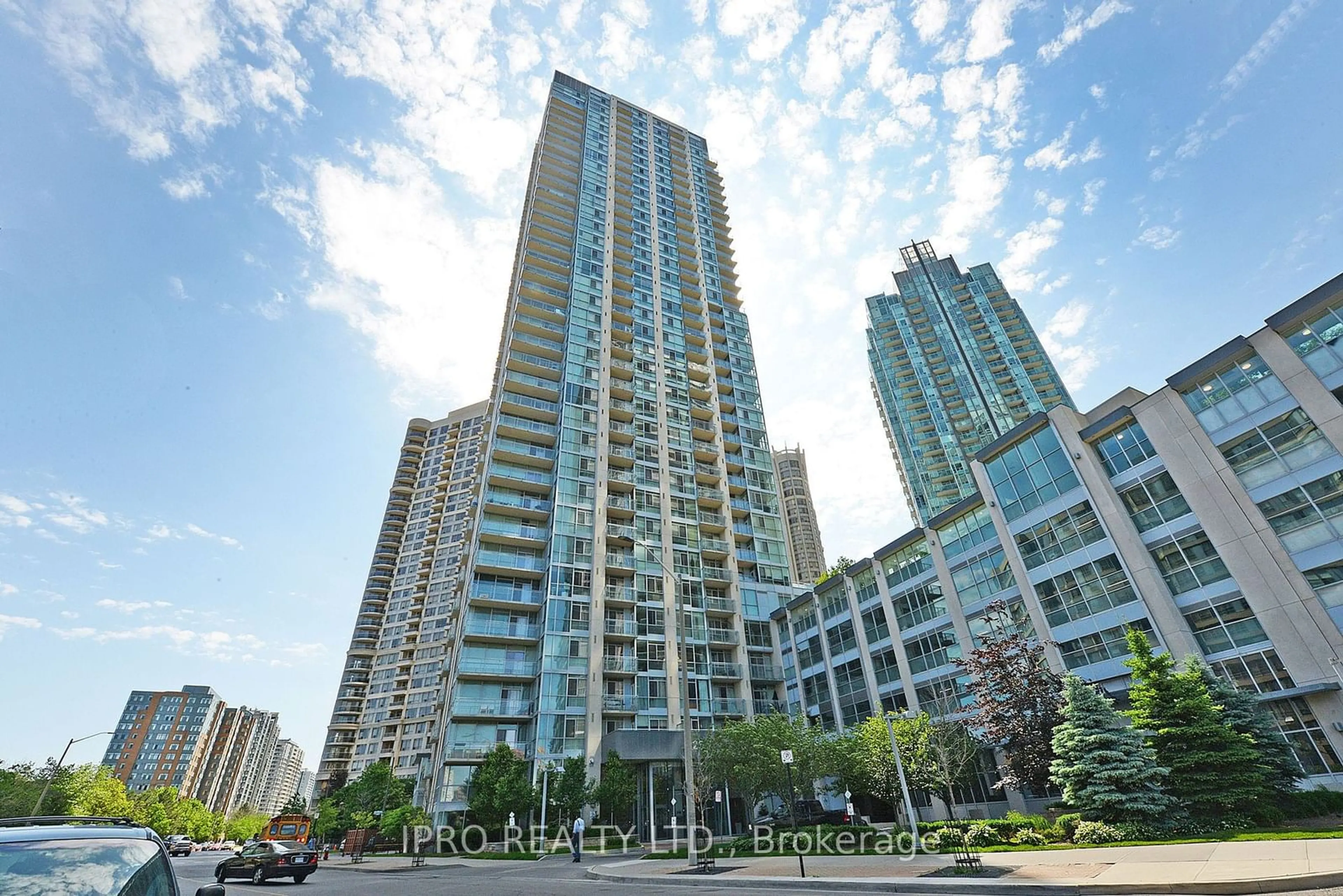 A pic from exterior of the house or condo for 225 Webb Dr #2008, Mississauga Ontario L5B 3Y5