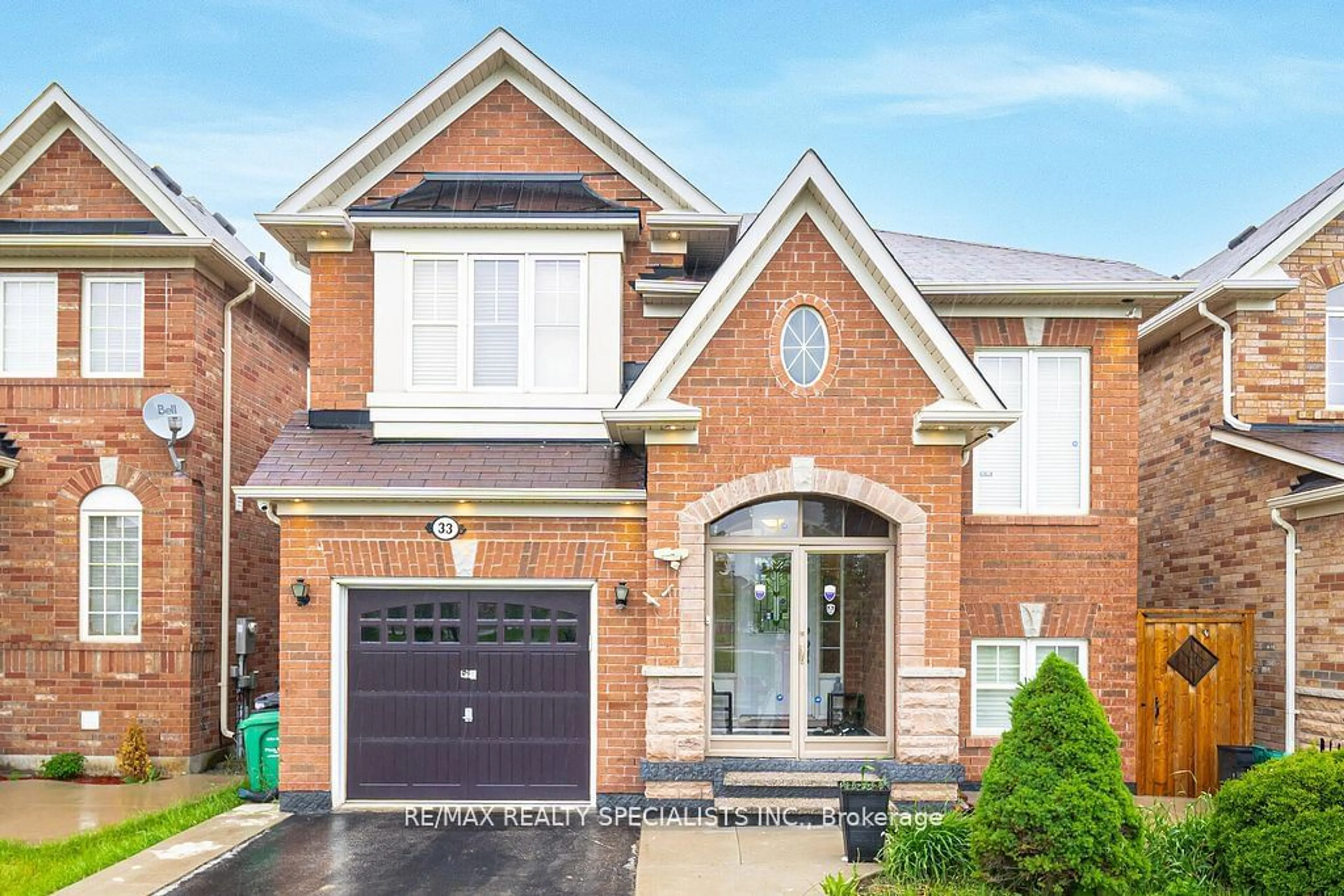 Home with brick exterior material for 33 Bloom Dr, Brampton Ontario L6P 3C3