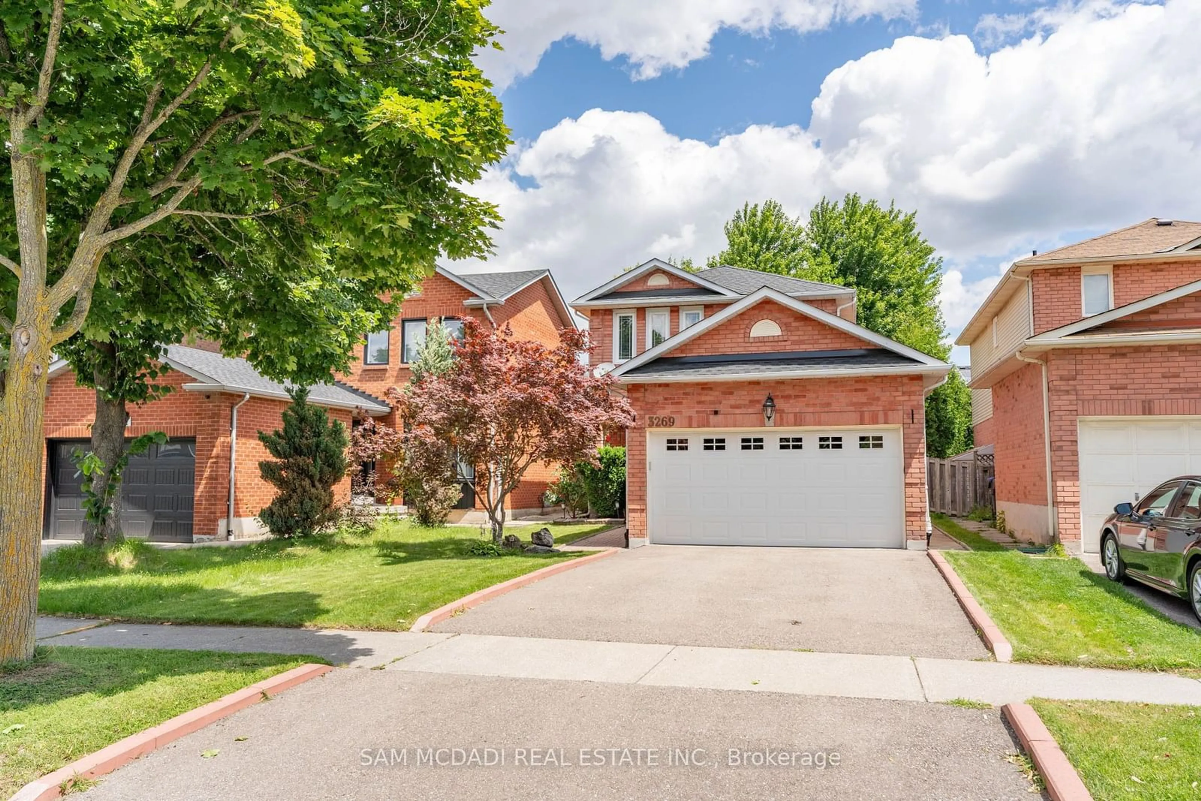 Frontside or backside of a home for 3269 Greenbelt Cres, Mississauga Ontario L5N 5X8