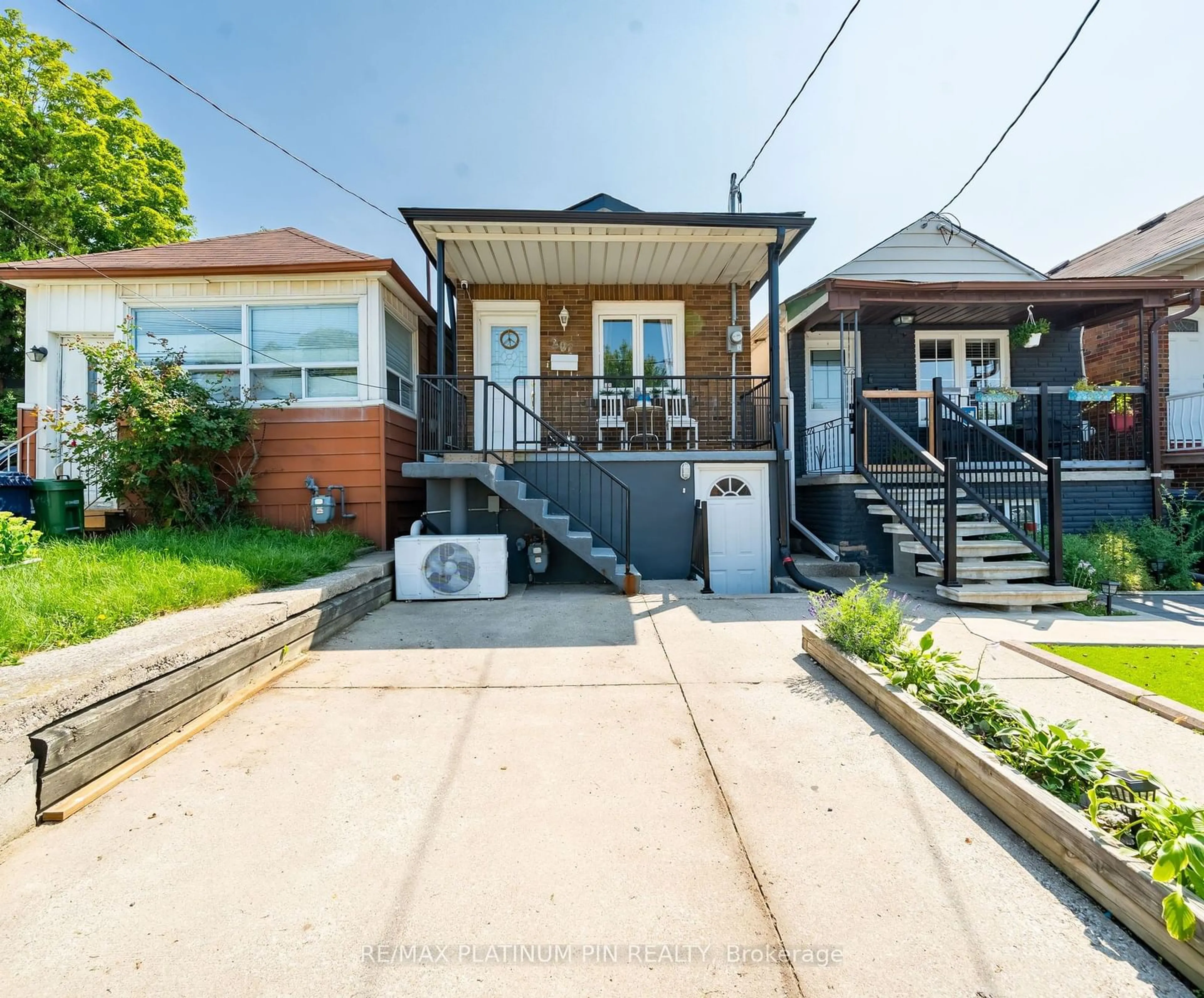 Frontside or backside of a home for 201 Chambers Ave, Toronto Ontario M6N 3M5