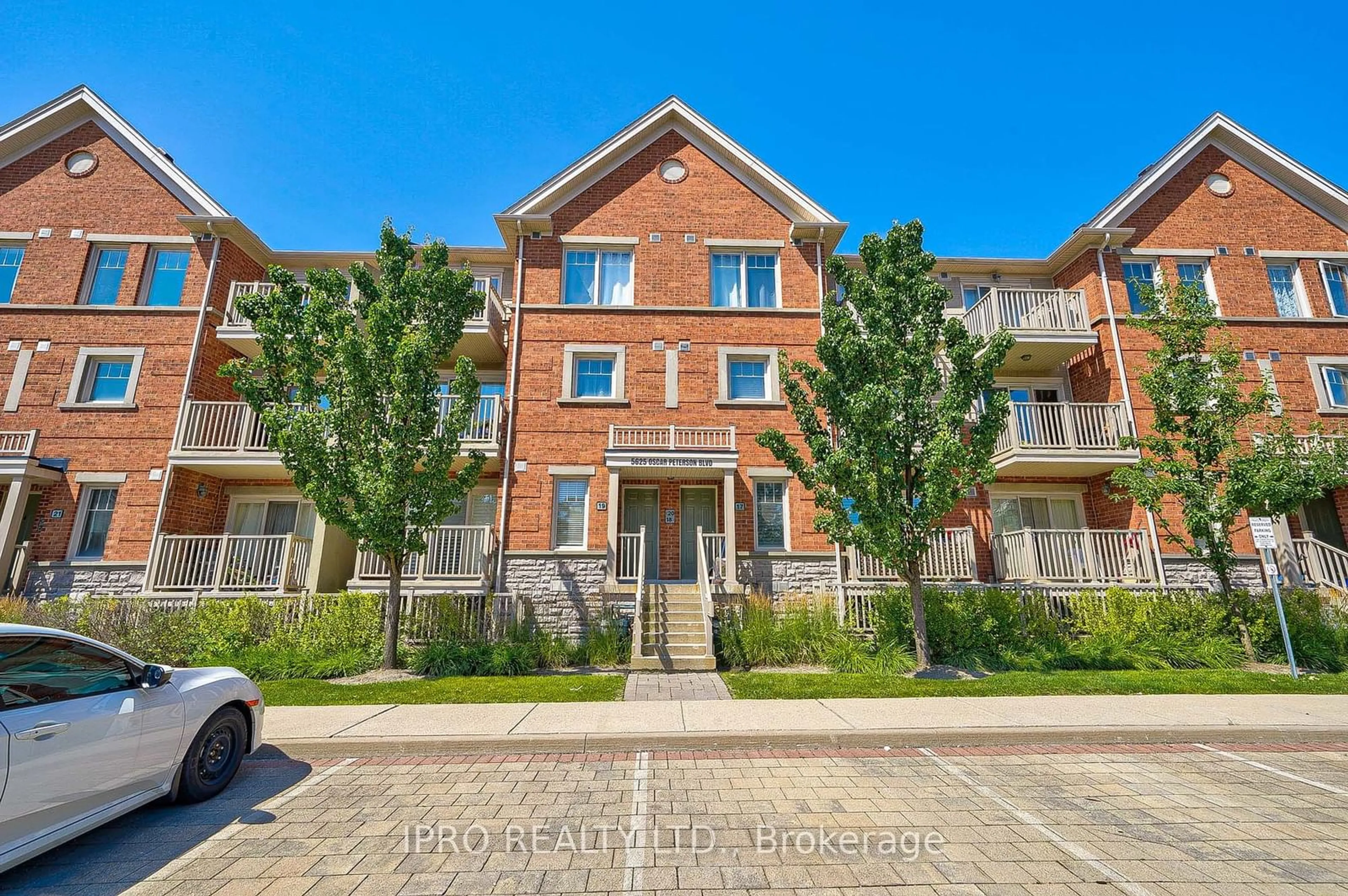 A pic from exterior of the house or condo for 5625 Oscar Peterson Blvd #18, Mississauga Ontario L5M 0T2