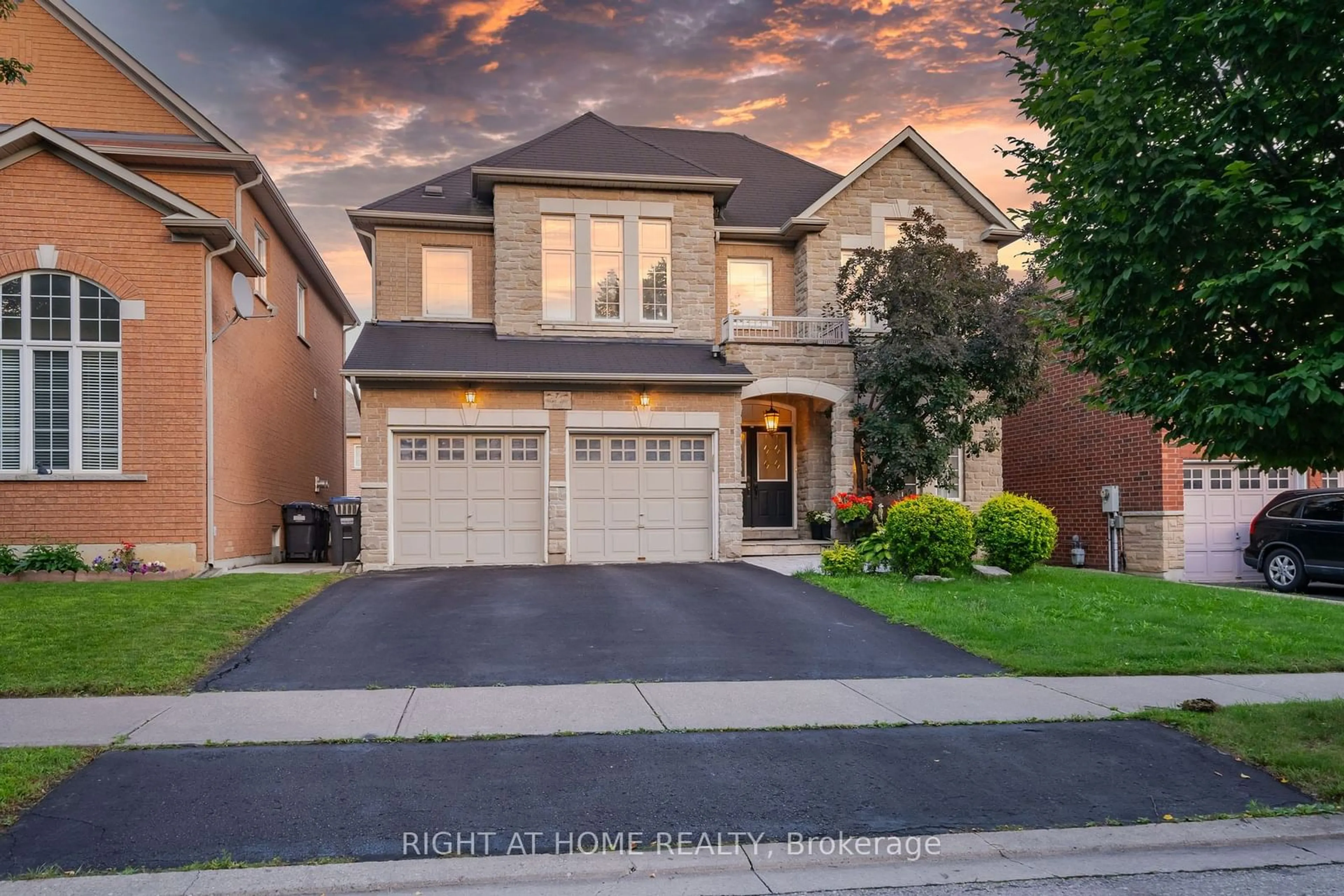Home with brick exterior material for 7 Blue Iris Tr, Brampton Ontario L6R 0K5