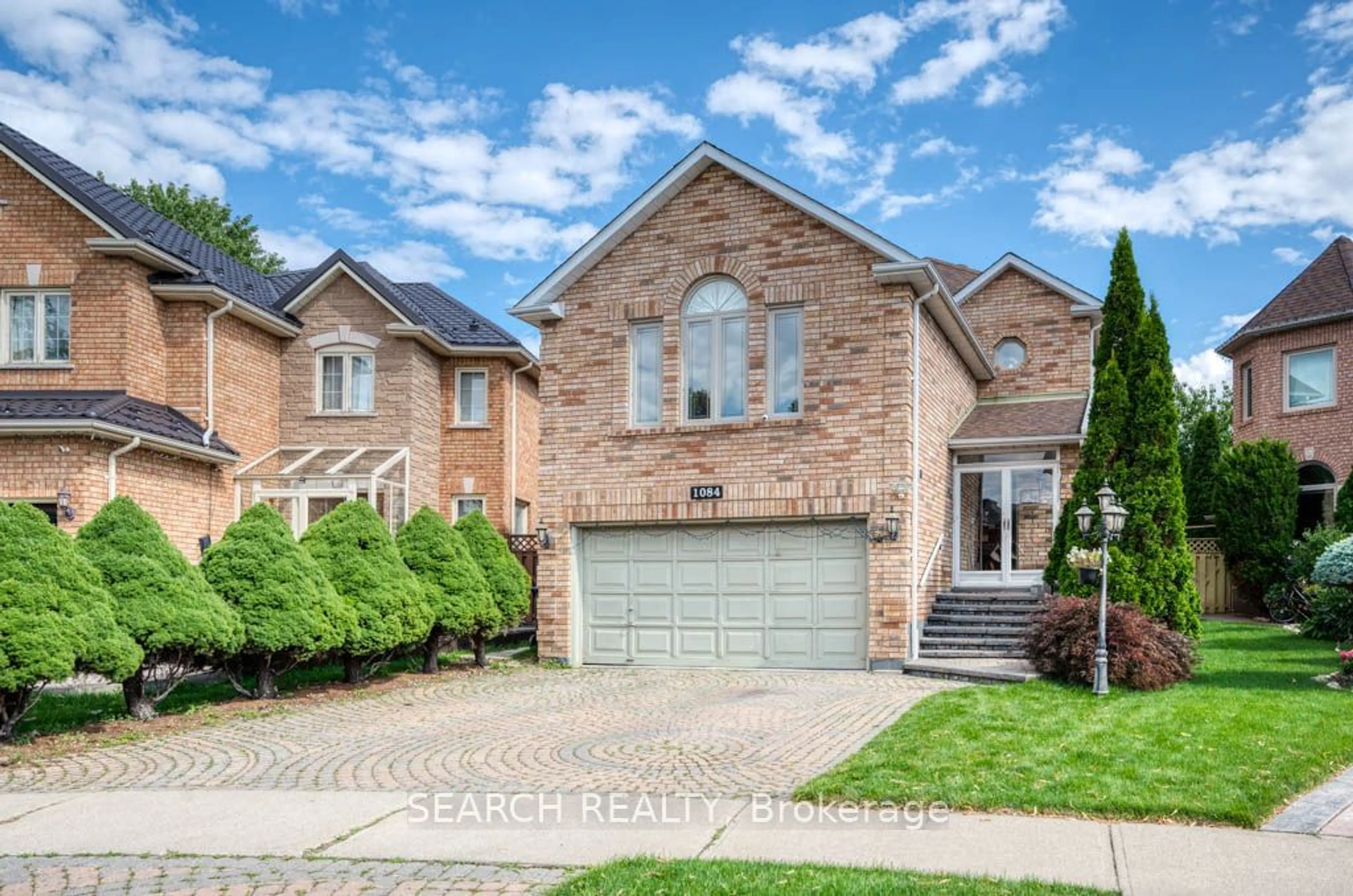 Home with brick exterior material for 1084 Charminster Cres, Mississauga Ontario L5V 1R1