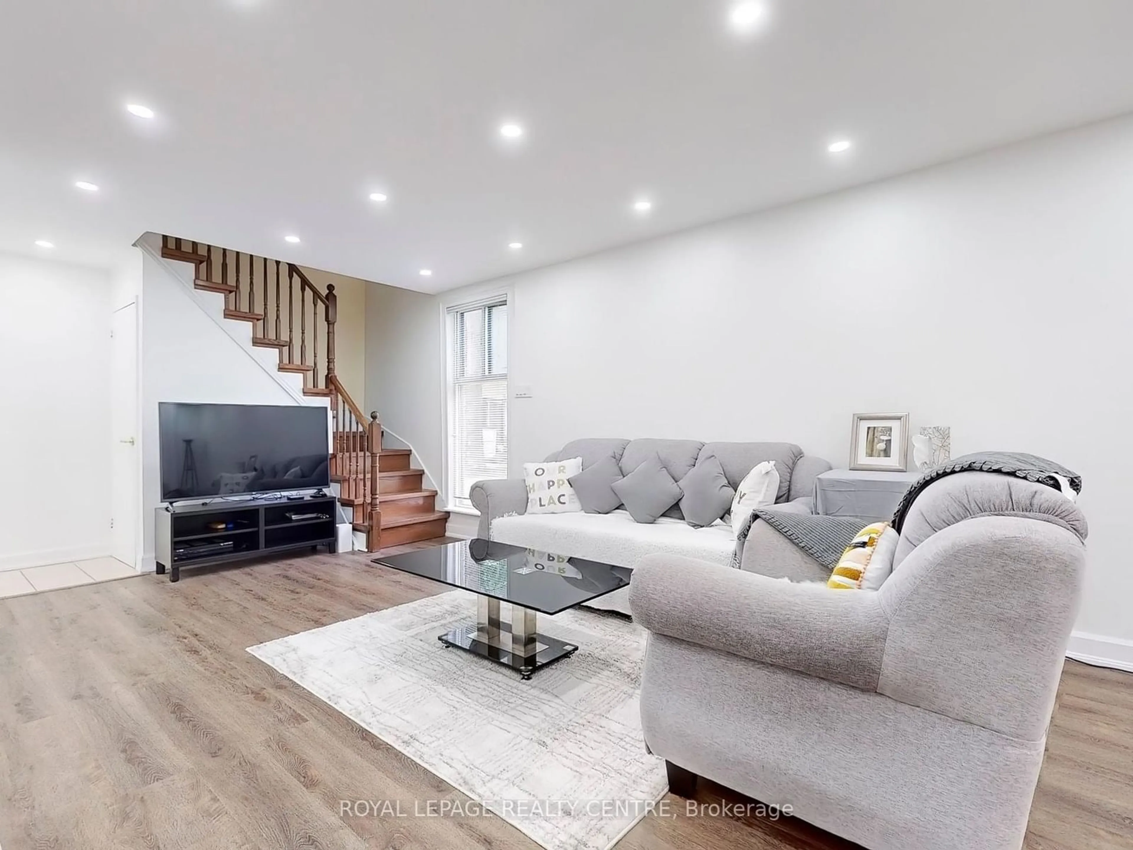 Living room for 2095 Roche Crt #127, Mississauga Ontario L5K 2C8