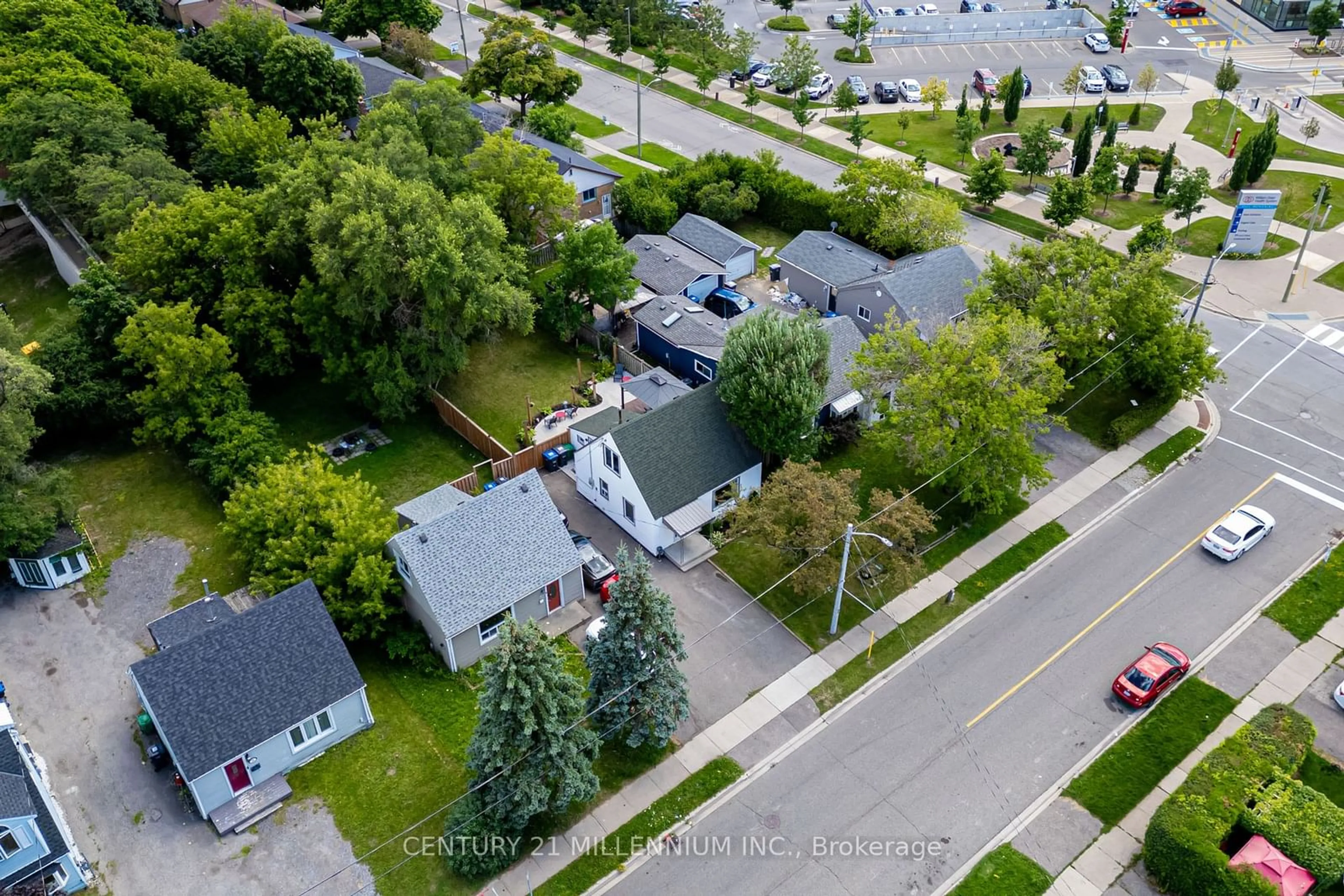 Frontside or backside of a home for 5 Eastern Ave, Brampton Ontario L6W 1X5