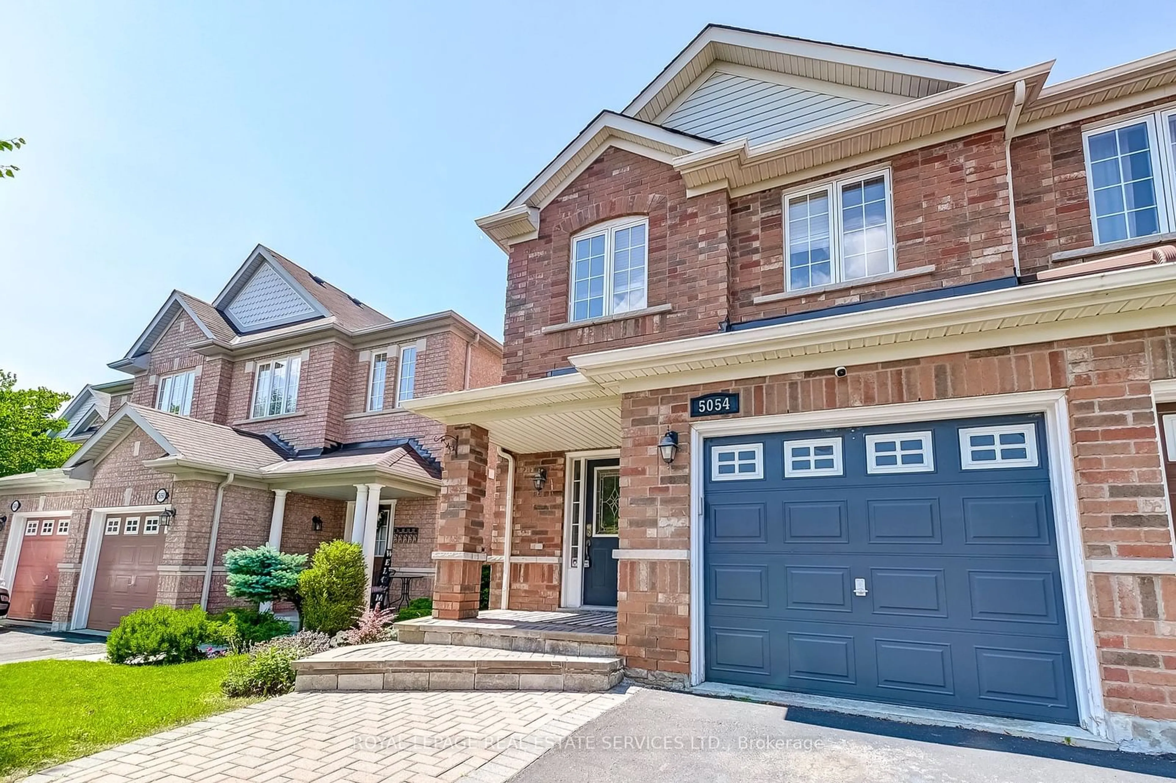 Home with brick exterior material for 5054 Preservation Circ, Mississauga Ontario L5M 7T5