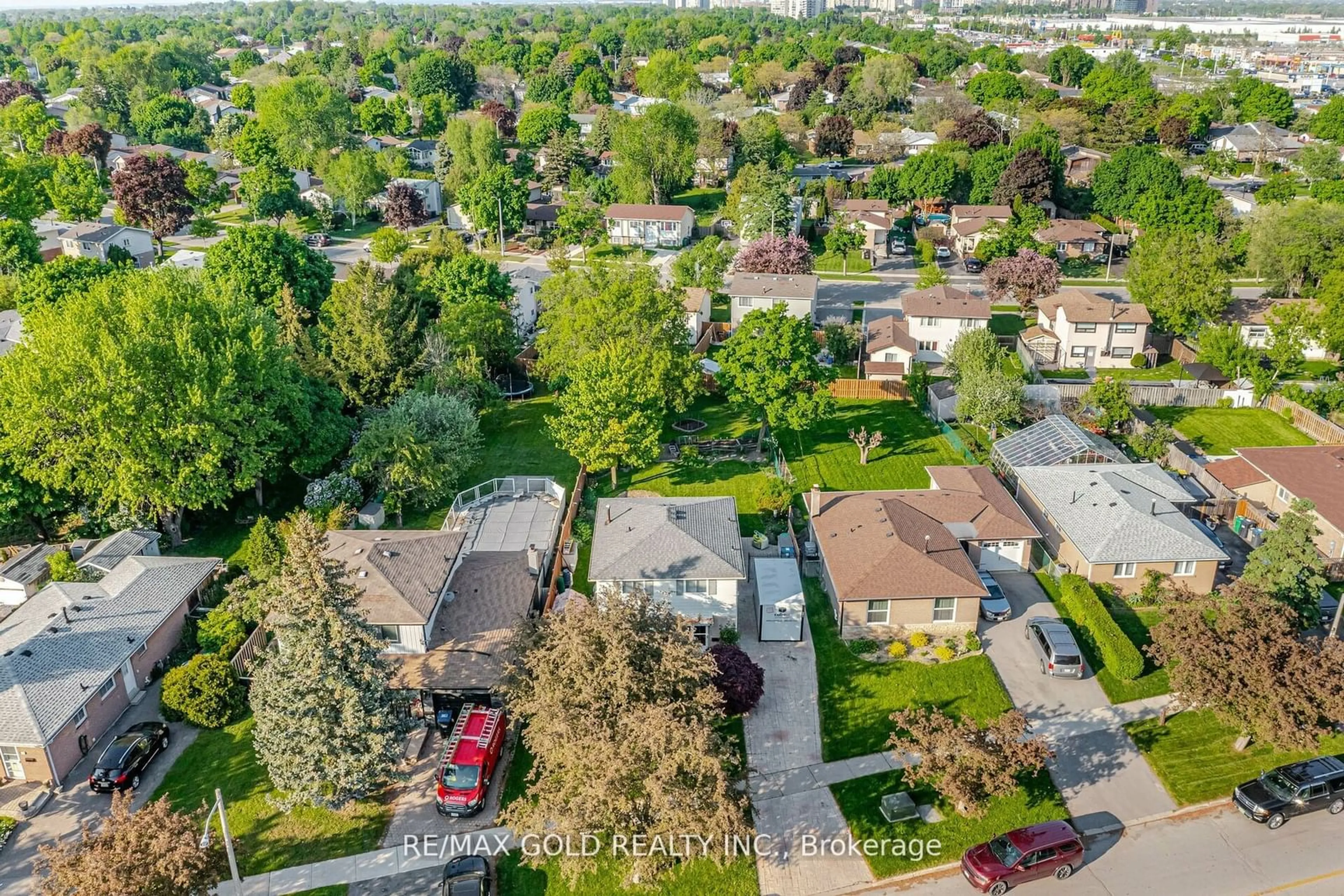 Frontside or backside of a home for 50 Hansen Rd, Brampton Ontario L6V 2G5