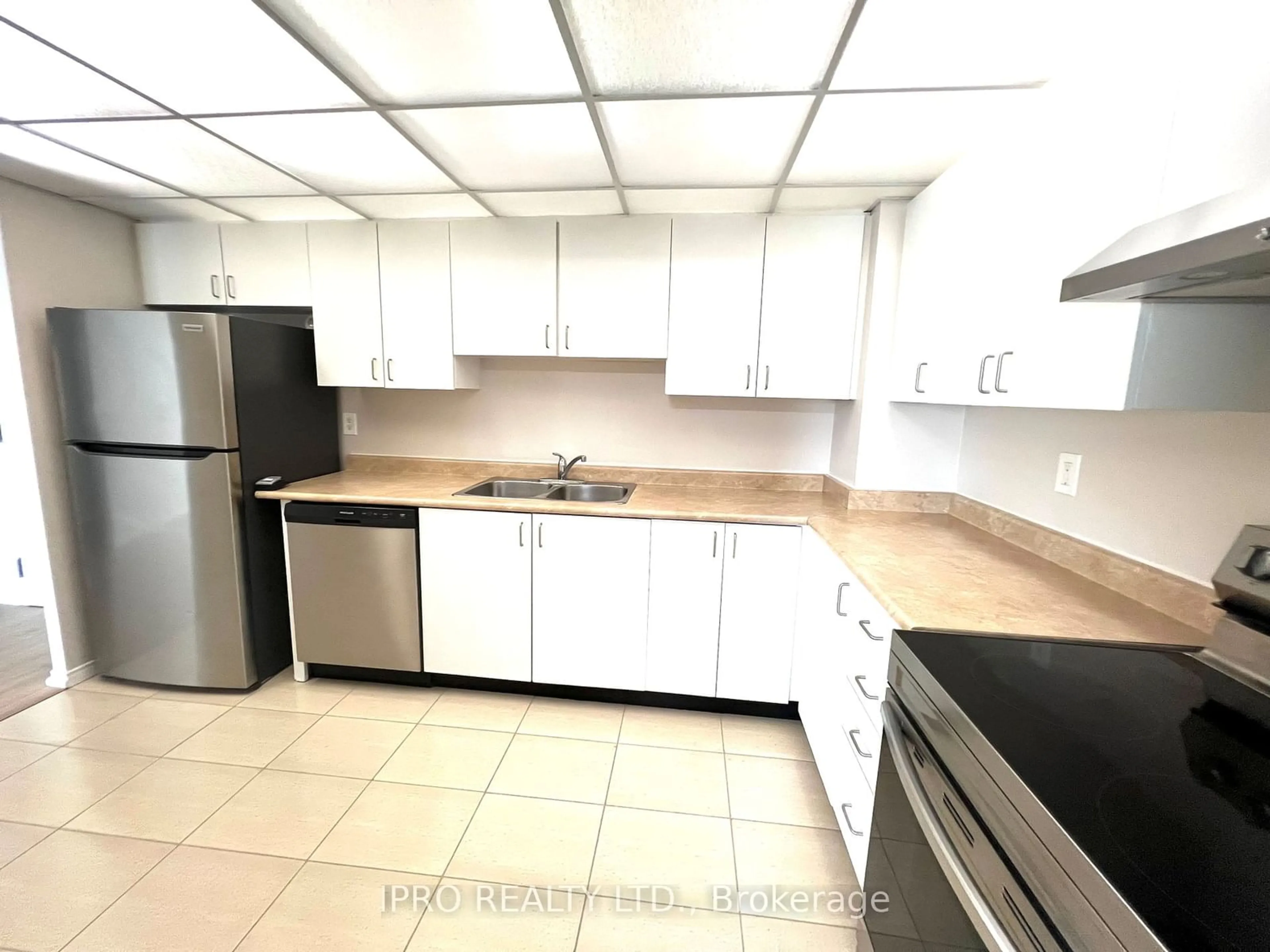Standard kitchen for 115 Hillcrest Ave #202, Mississauga Ontario L5B 3Y9