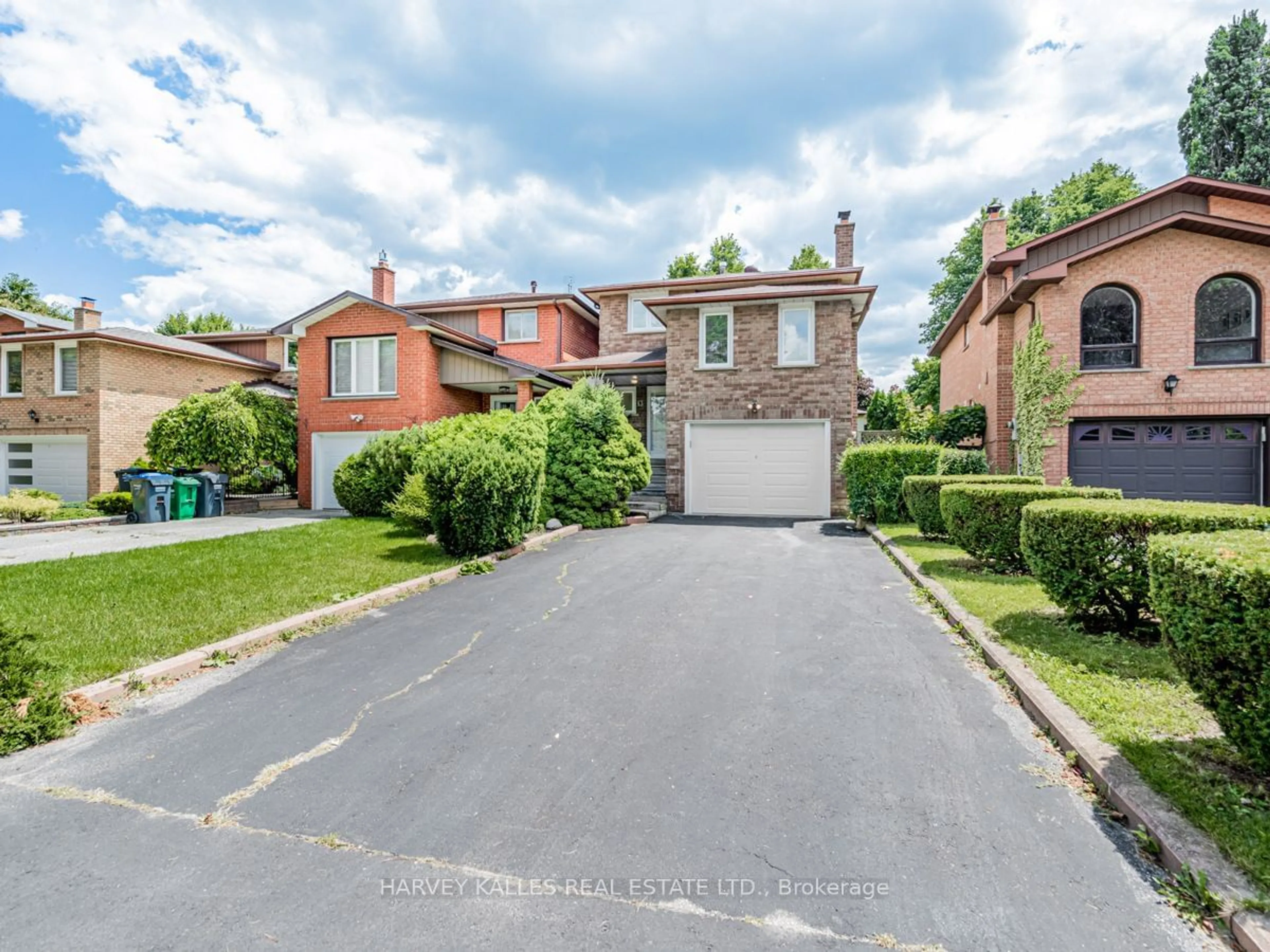 Frontside or backside of a home for 13 Mullet Dr, Mississauga Ontario L5M 2N2