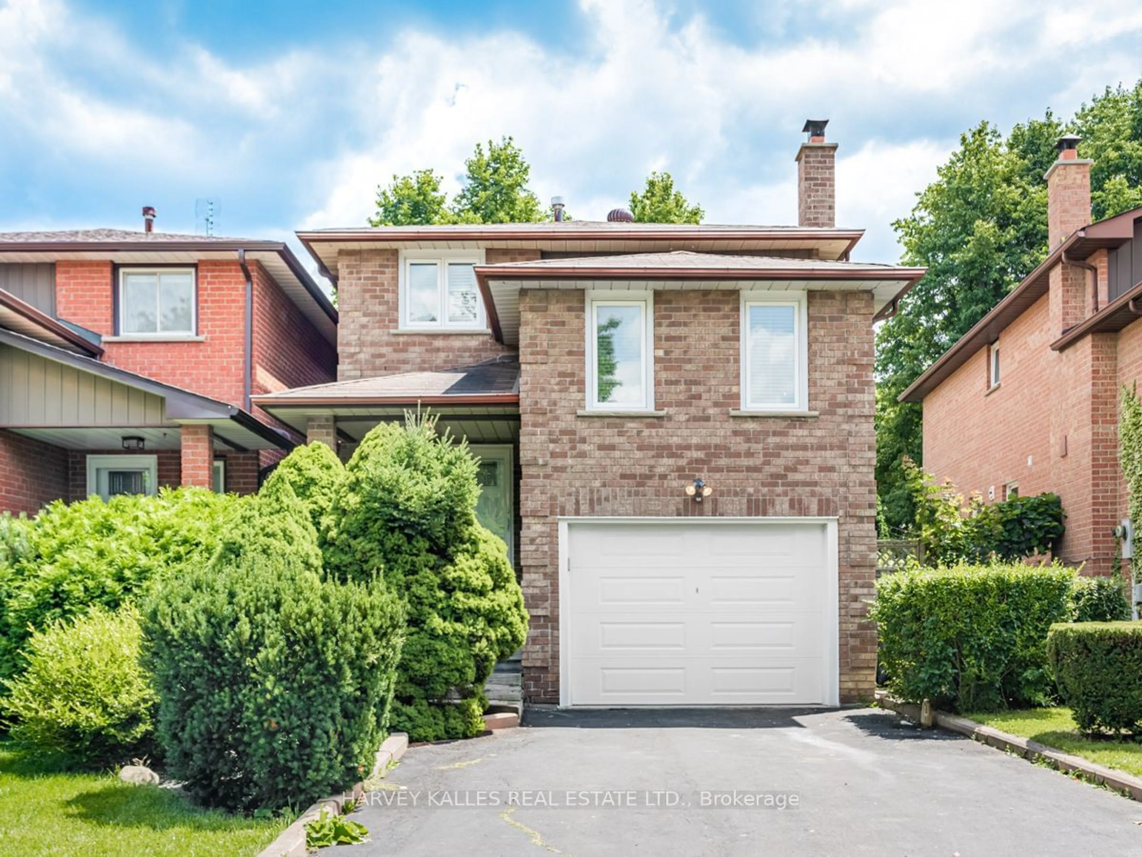 Frontside or backside of a home for 13 Mullet Dr, Mississauga Ontario L5M 2N2