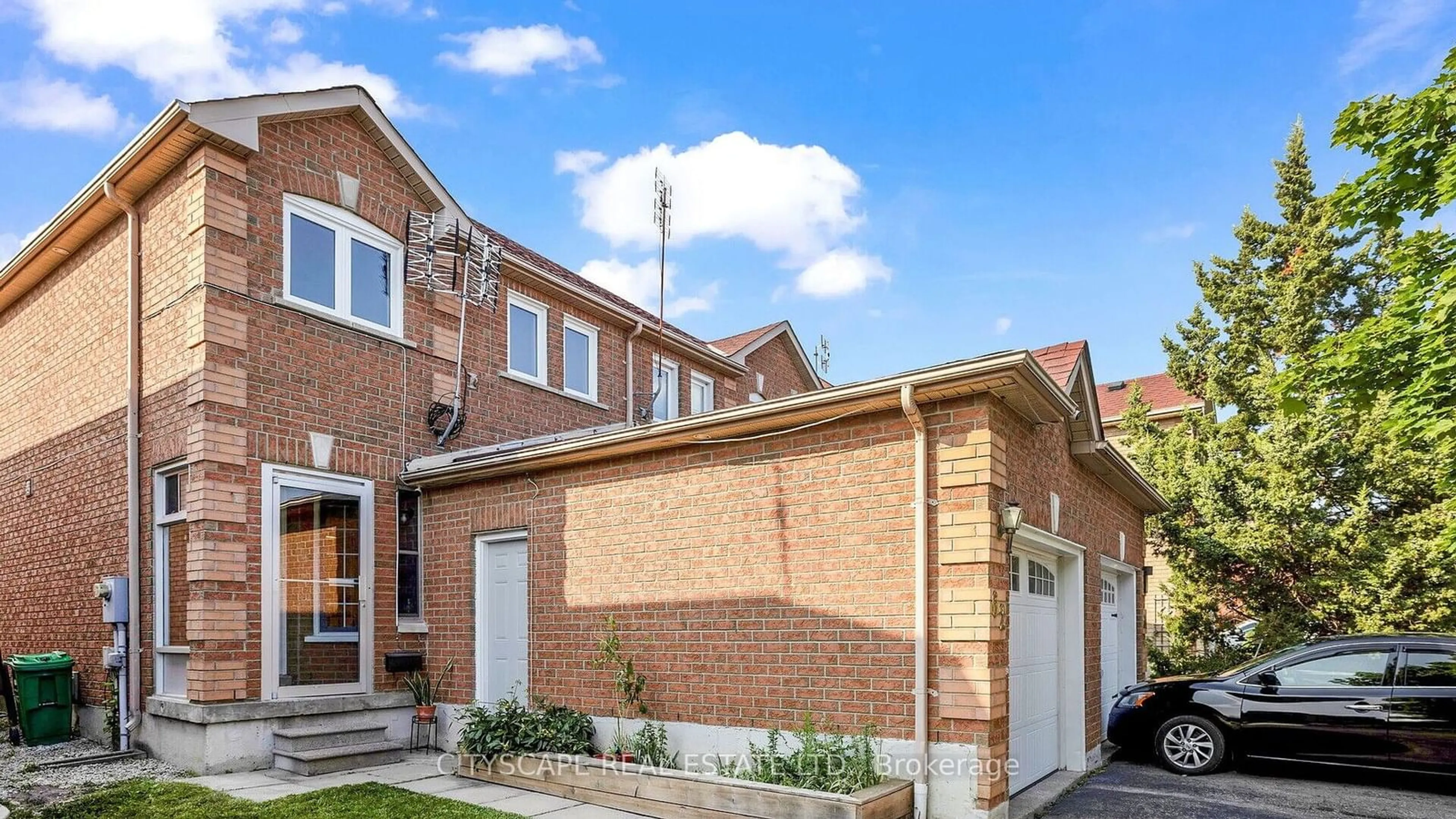 Home with brick exterior material for 62 herkes Dr, Brampton Ontario L6Y 4Z3