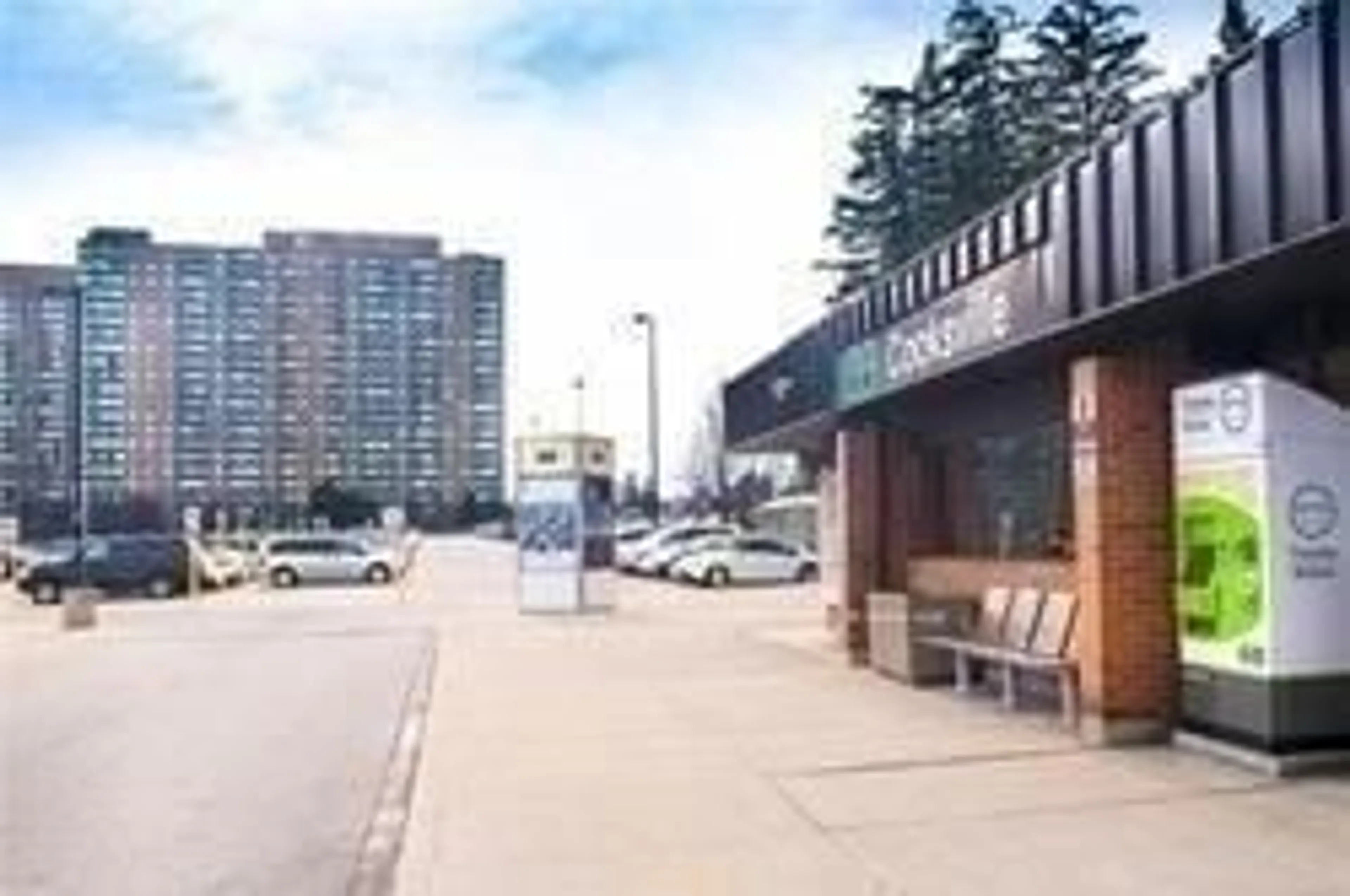 Patio for 145 Hillcrest Ave #303, Mississauga Ontario L5B 3Z1
