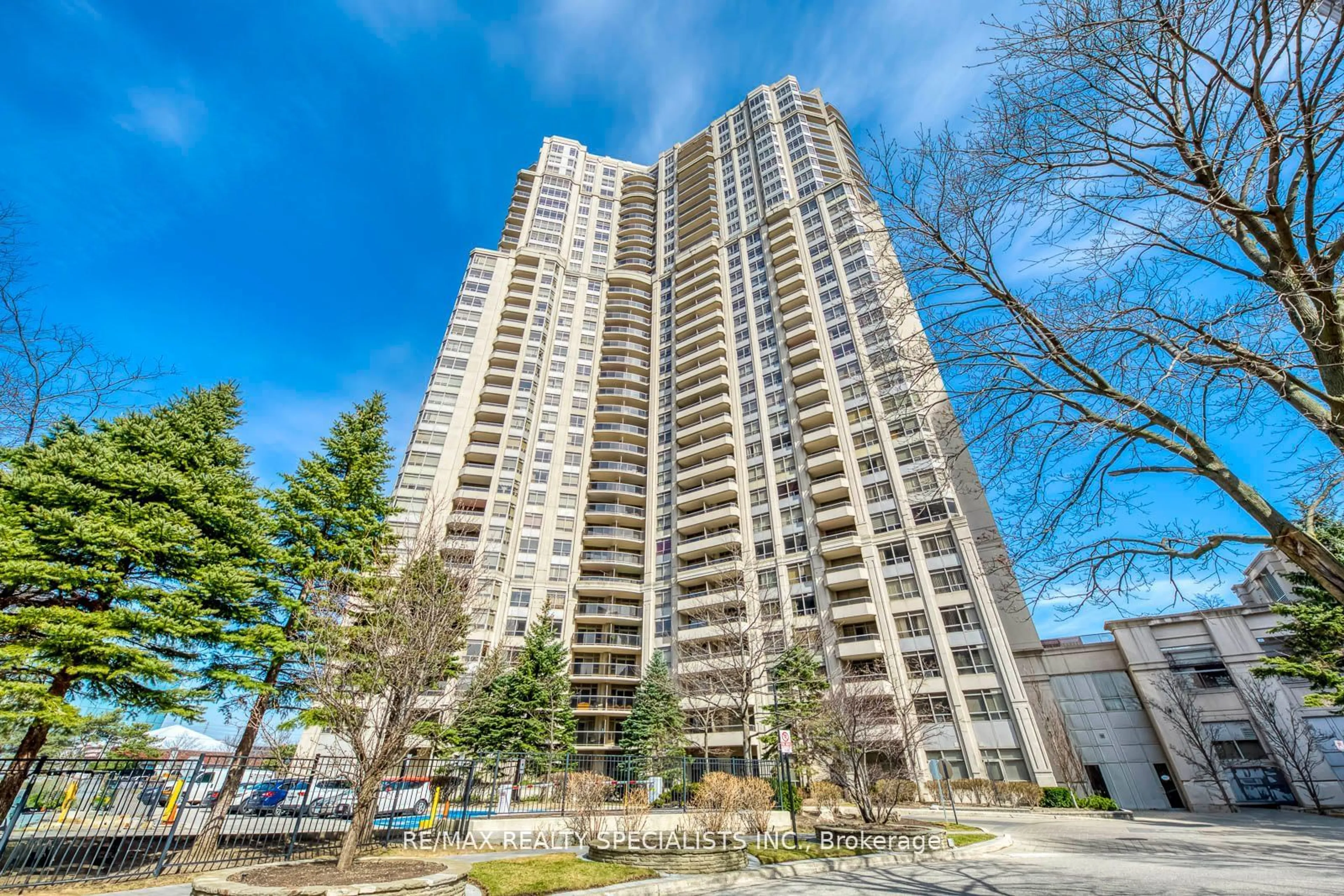 A pic from exterior of the house or condo for 35 Kingsbridge Garden Circ #807, Mississauga Ontario L5R 3Z5
