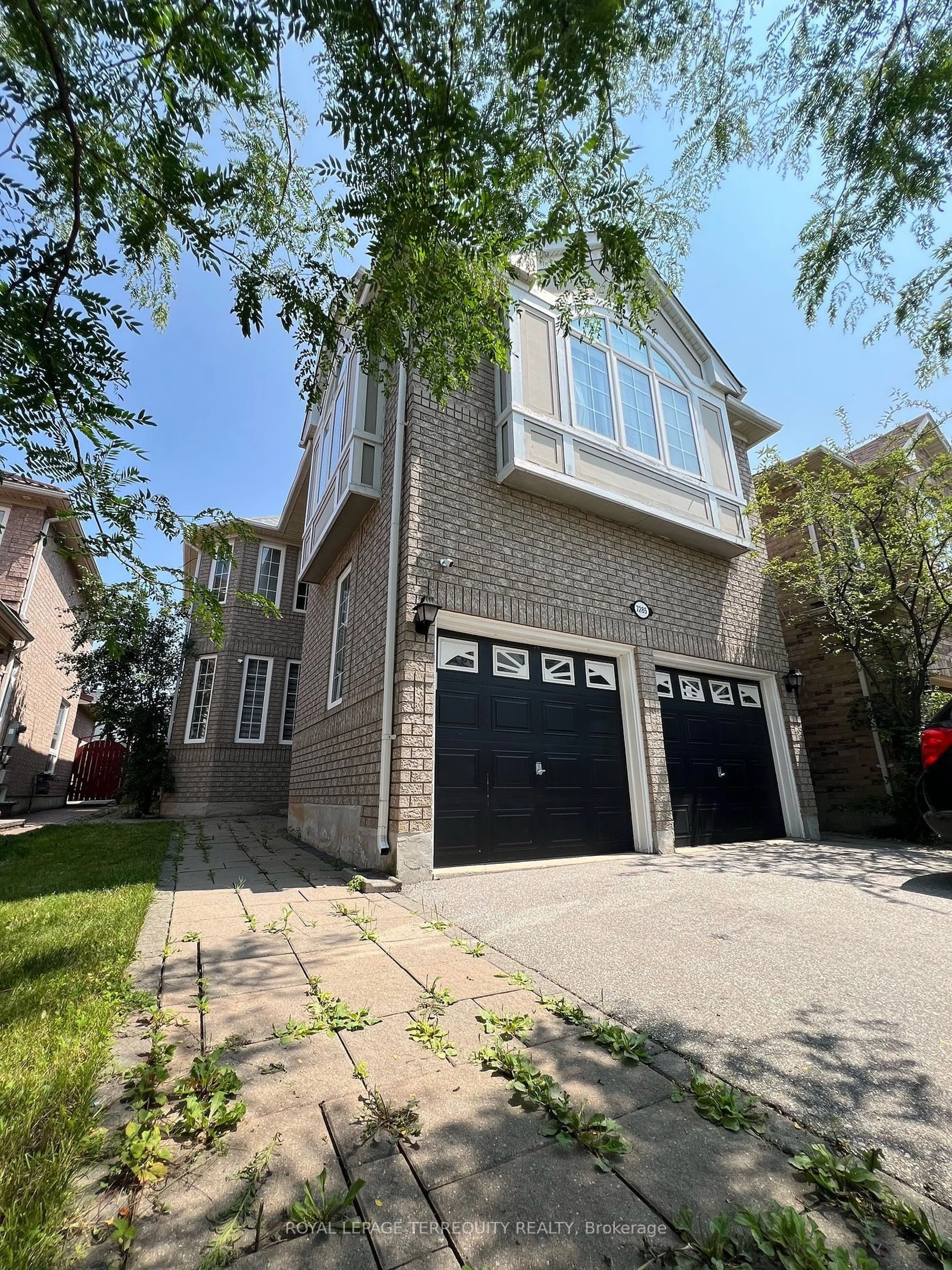 Home with brick exterior material for 7285 Rosehurst Dr, Mississauga Ontario L5N 8H1