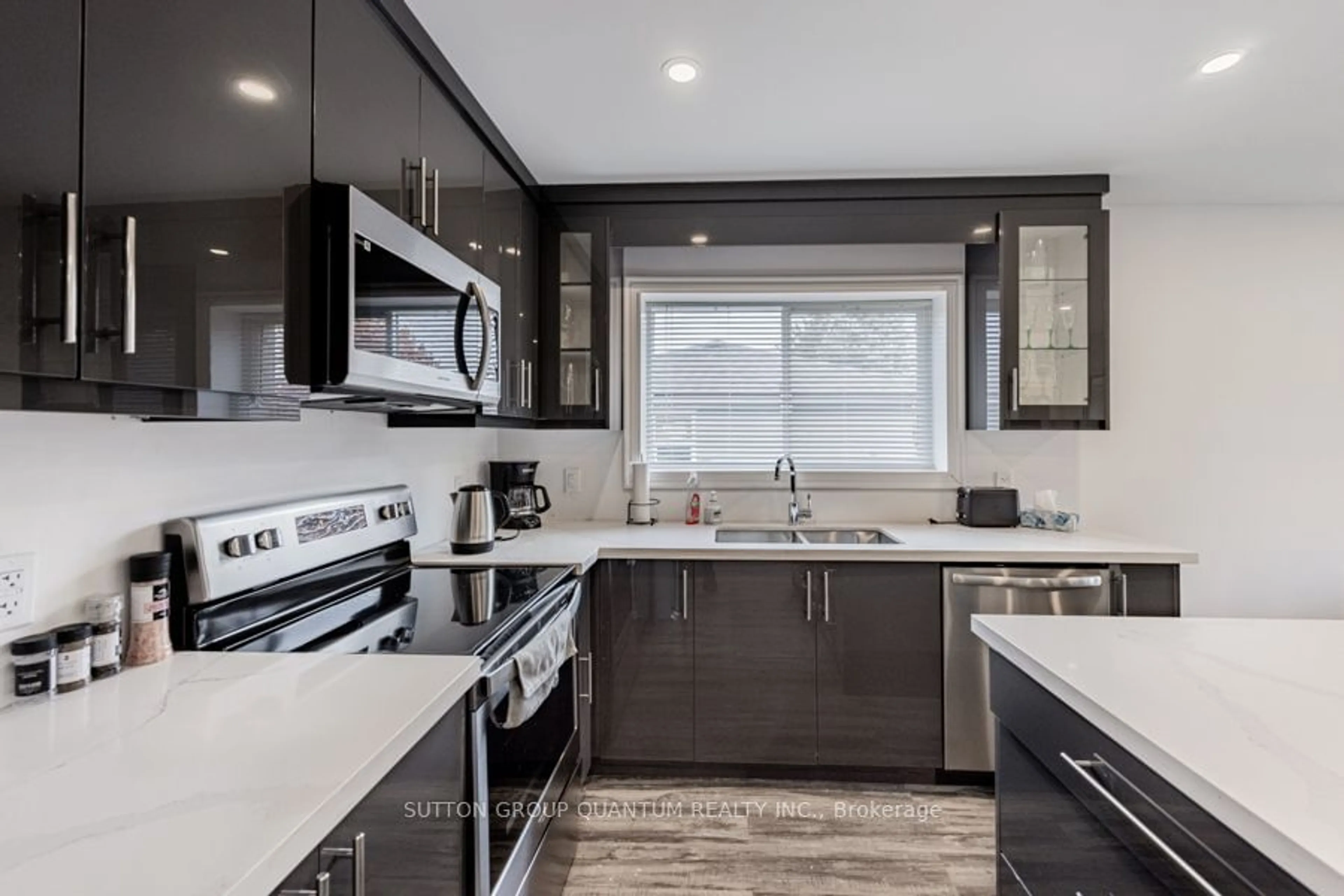 Contemporary kitchen for 191 DEANE Ave, Oakville Ontario L6K 1N4