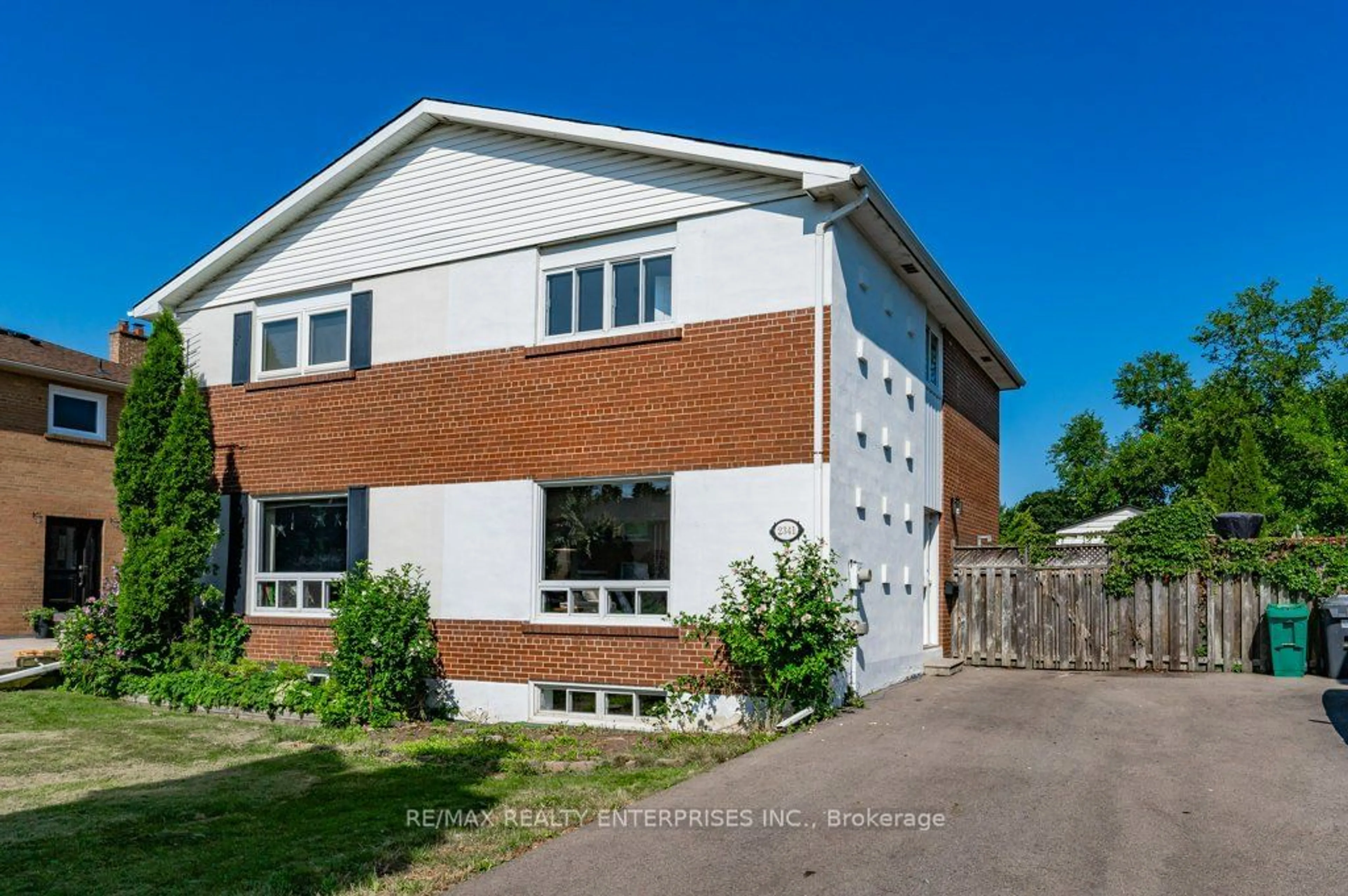 Frontside or backside of a home for 2341 Brookhurst Rd, Mississauga Ontario L5J 1R1