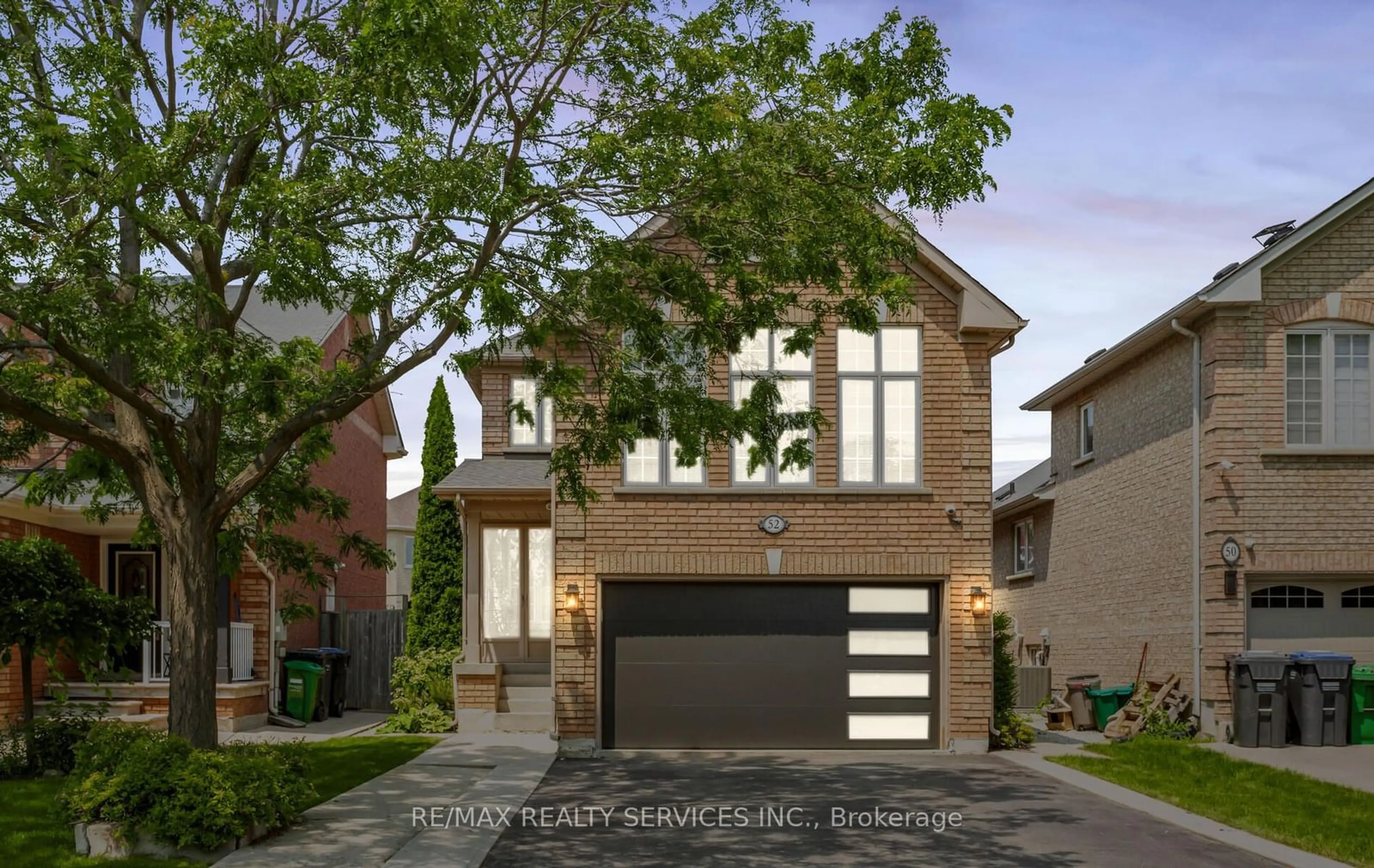 Home with brick exterior material for 52 Sunny Glen Cres, Brampton Ontario L7A 2C6
