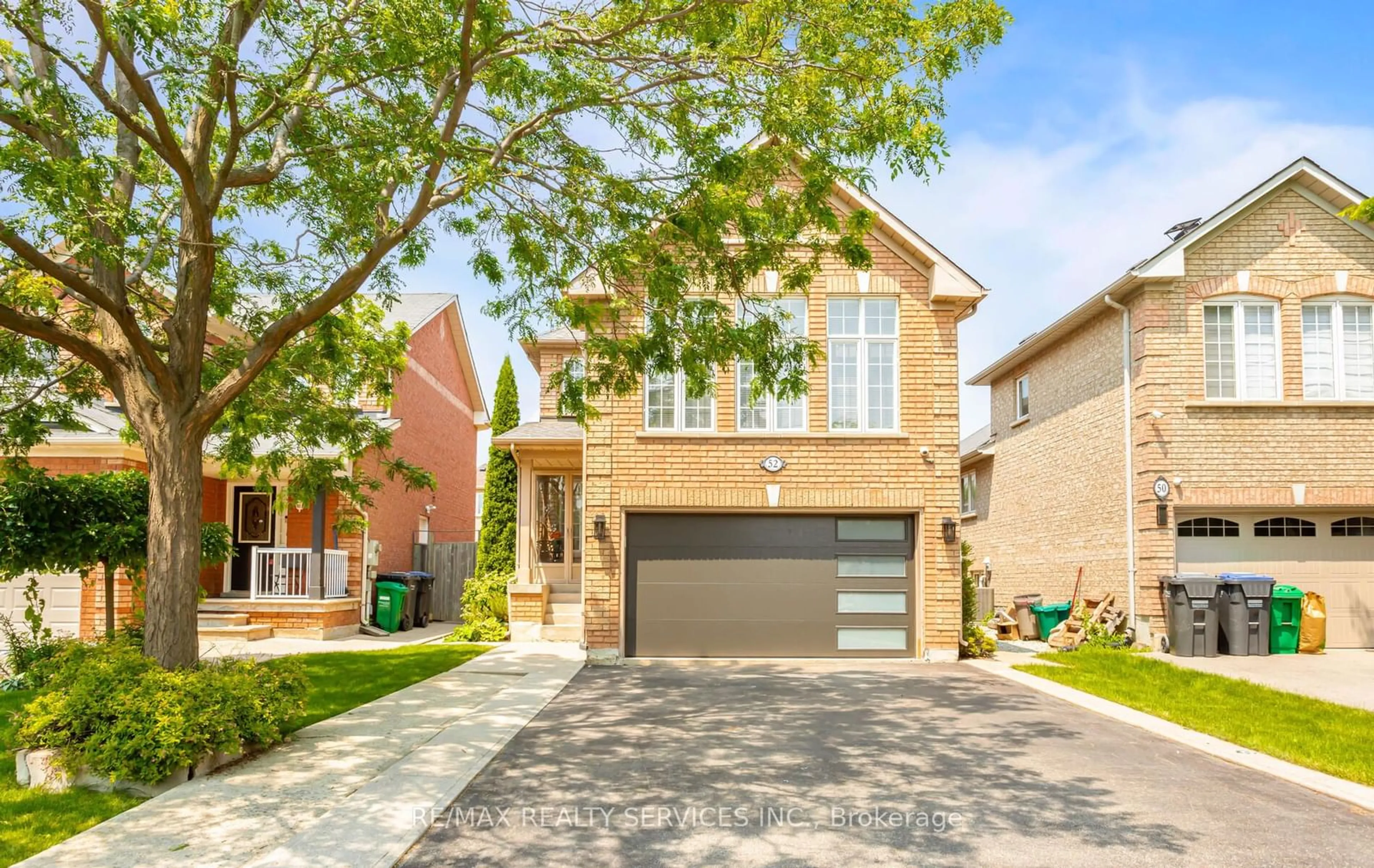Home with brick exterior material for 52 Sunny Glen Cres, Brampton Ontario L7A 2C6