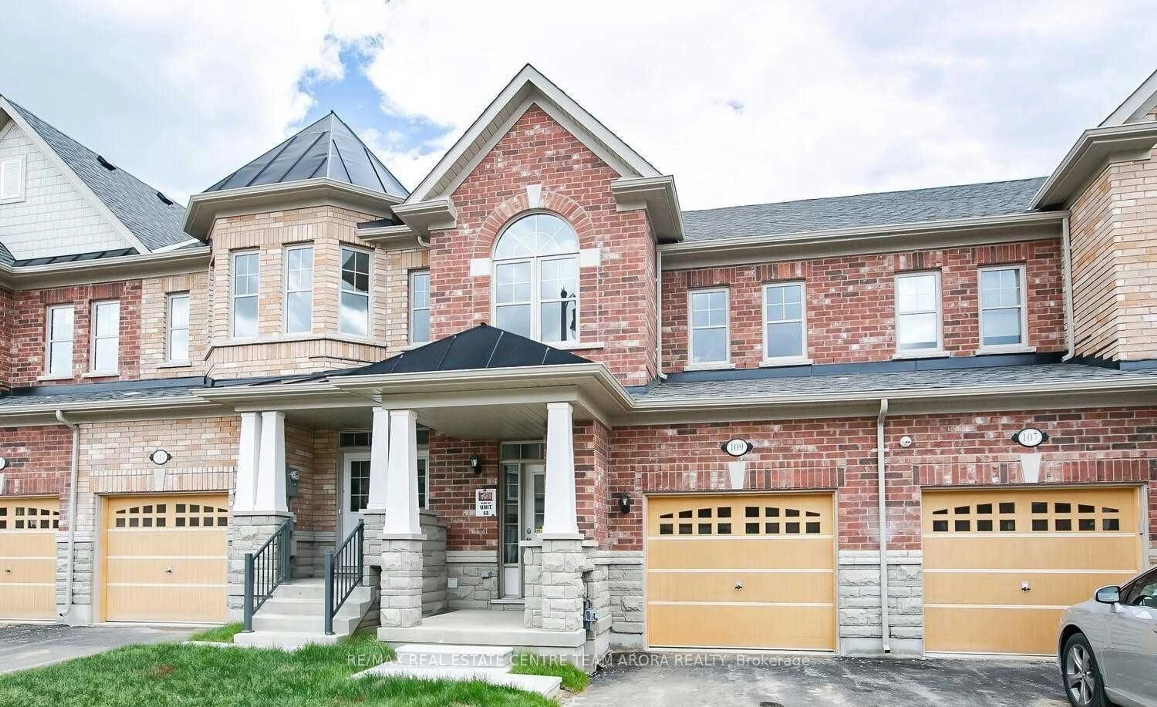 Home with brick exterior material for 109 Finegan Circ, Brampton Ontario L7A 4Z9