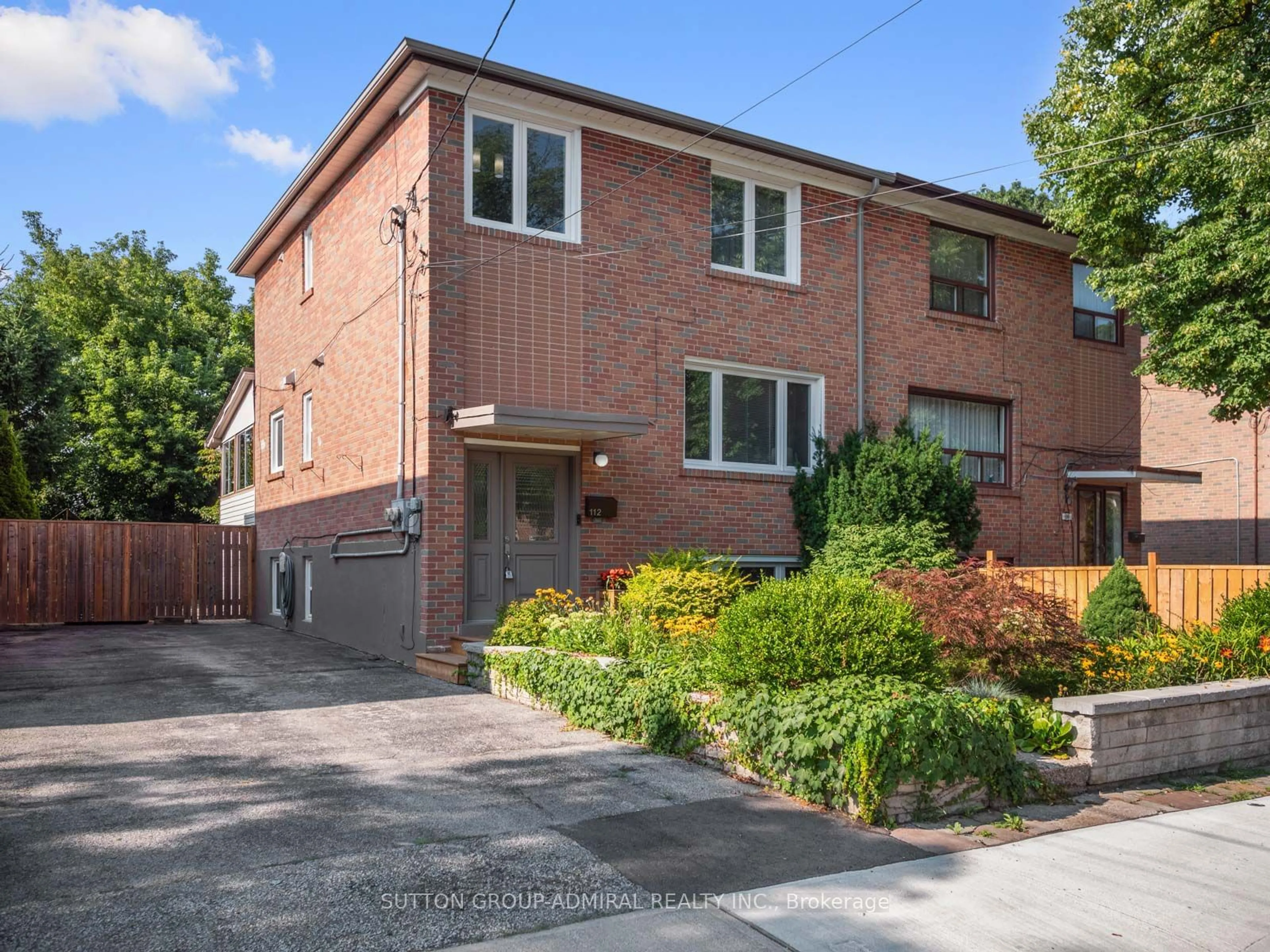Home with brick exterior material for 112 Edinborough Crt, Toronto Ontario M6N 2E8
