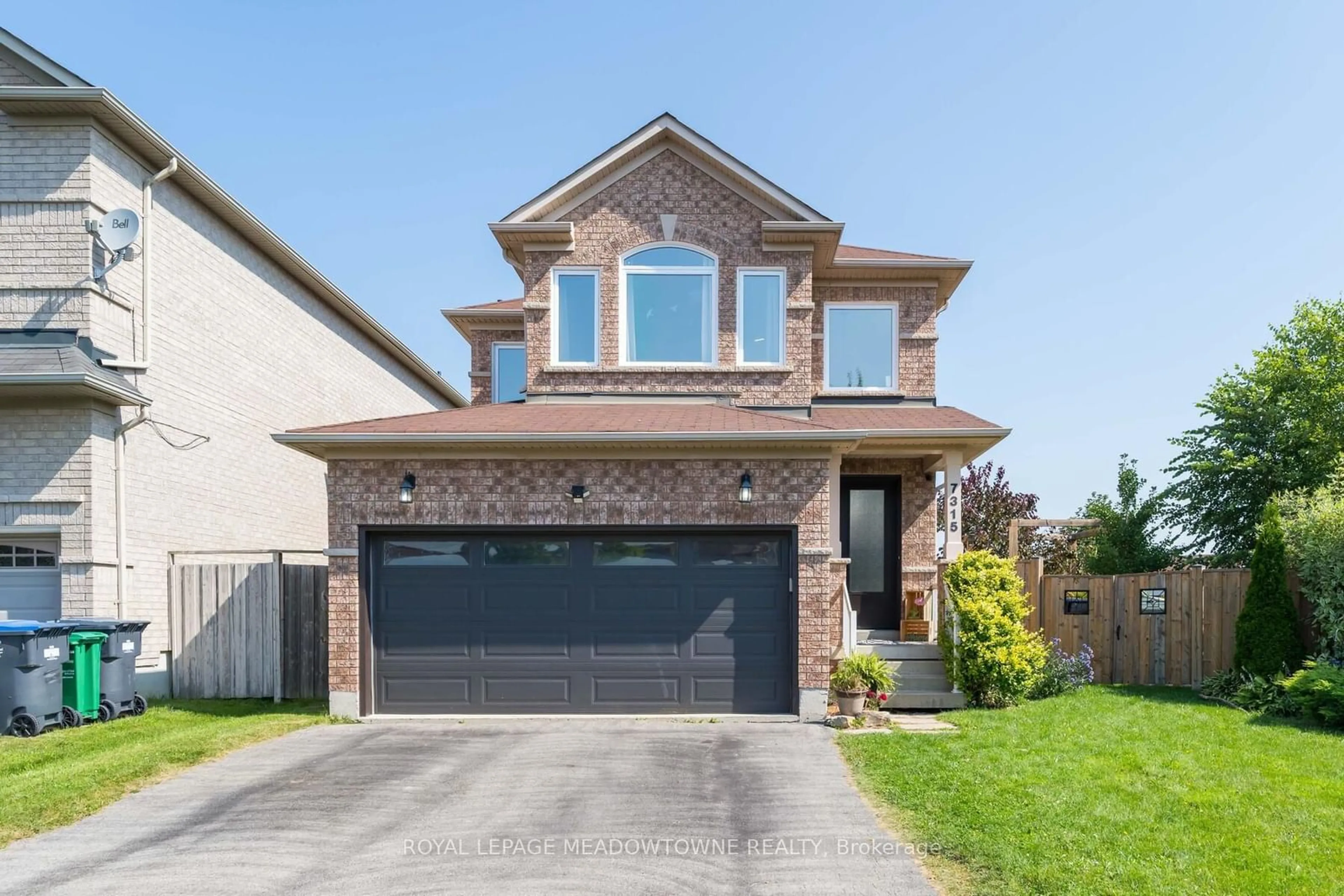 Frontside or backside of a home for 7315 Blackwood Mews, Mississauga Ontario L5N 8G9