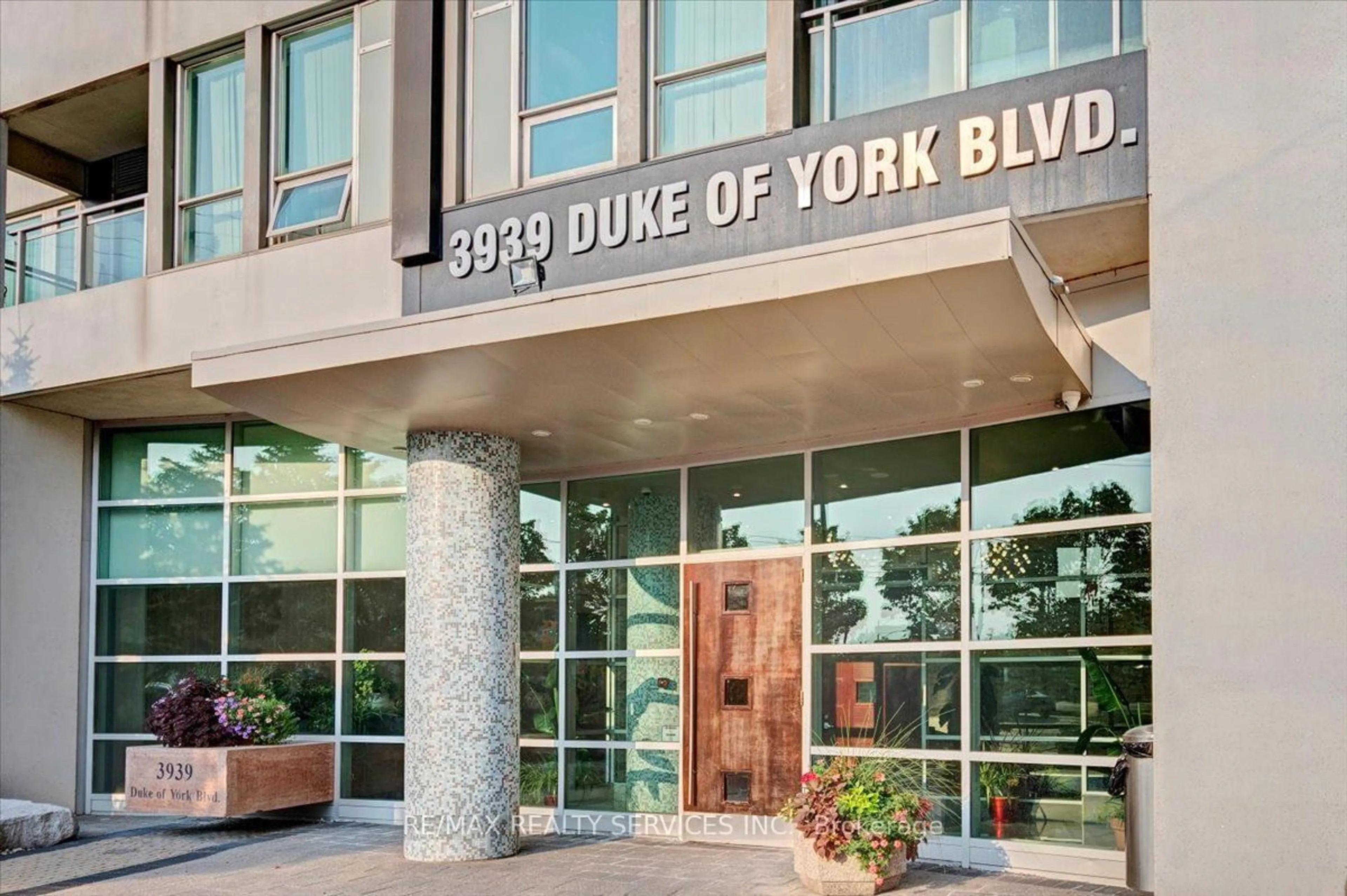 Indoor foyer for 3939 Duke of York Blvd #2309, Mississauga Ontario L5B 4N2