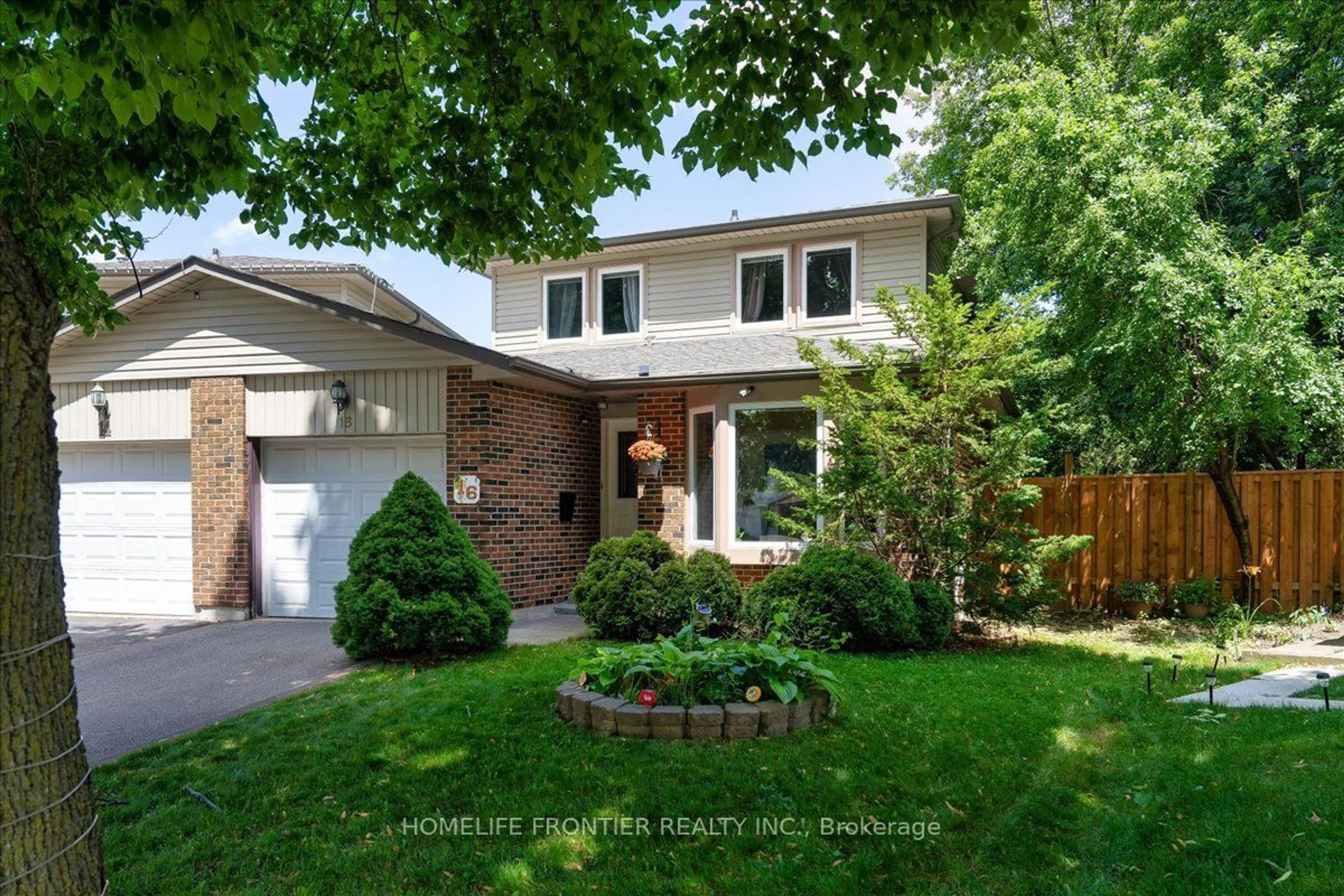 Frontside or backside of a home for 16 Joanne Crt, Brampton Ontario L6Y 2J8