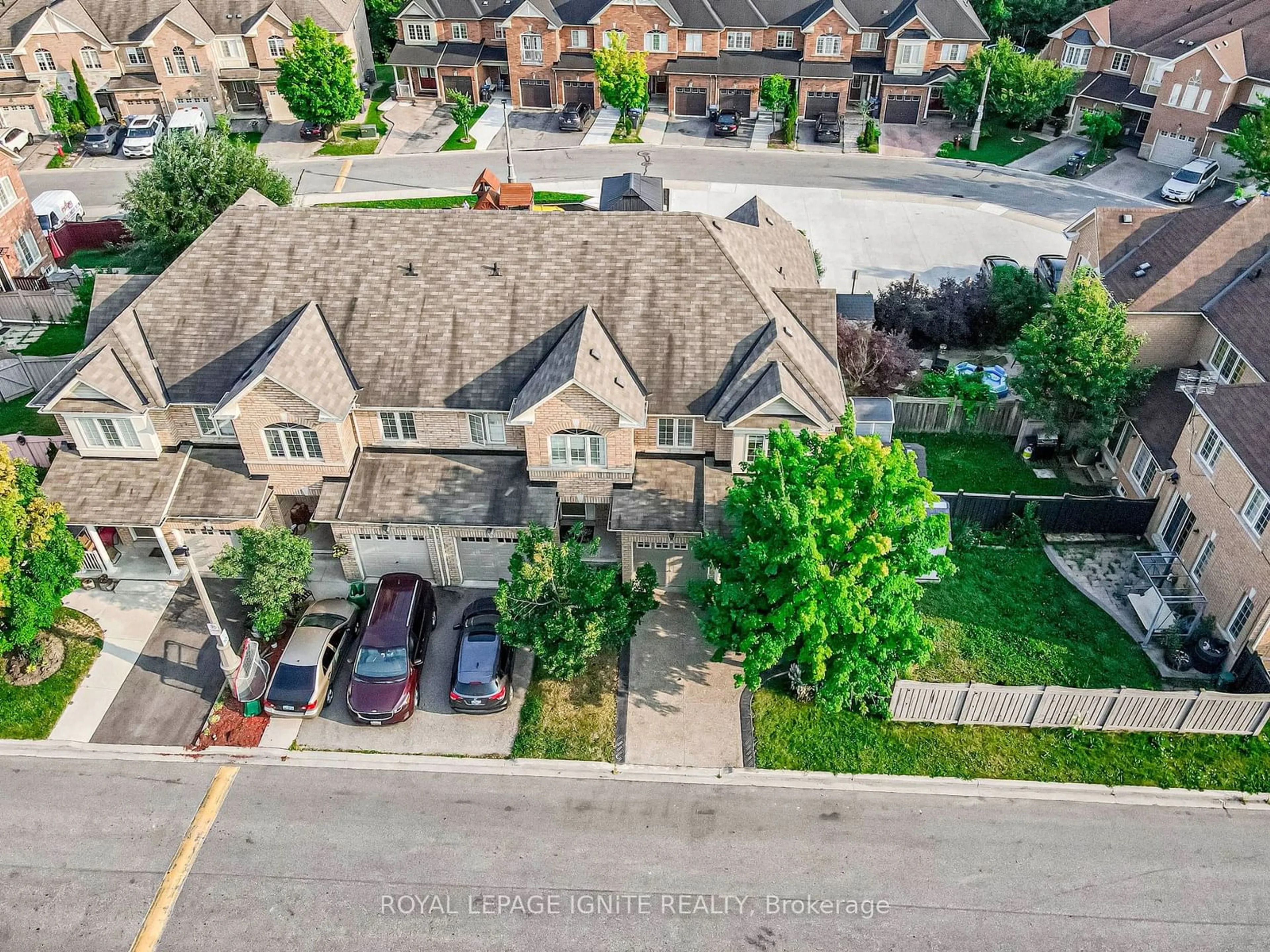 Frontside or backside of a home for 35 Bay Breeze Dr, Brampton Ontario L6R 0M1