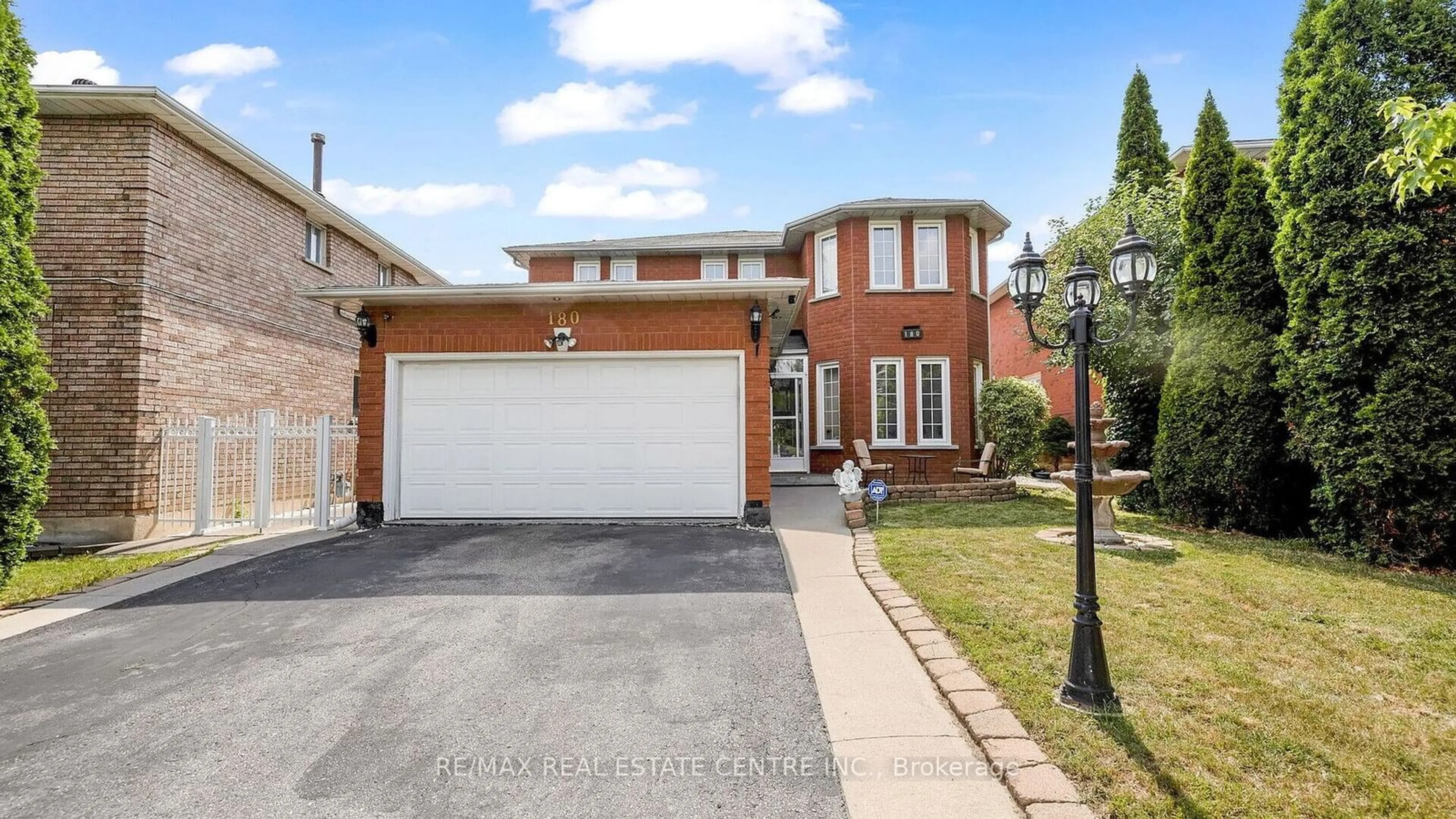 Frontside or backside of a home for 180 Kingknoll Dr, Brampton Ontario L6Y 4N2