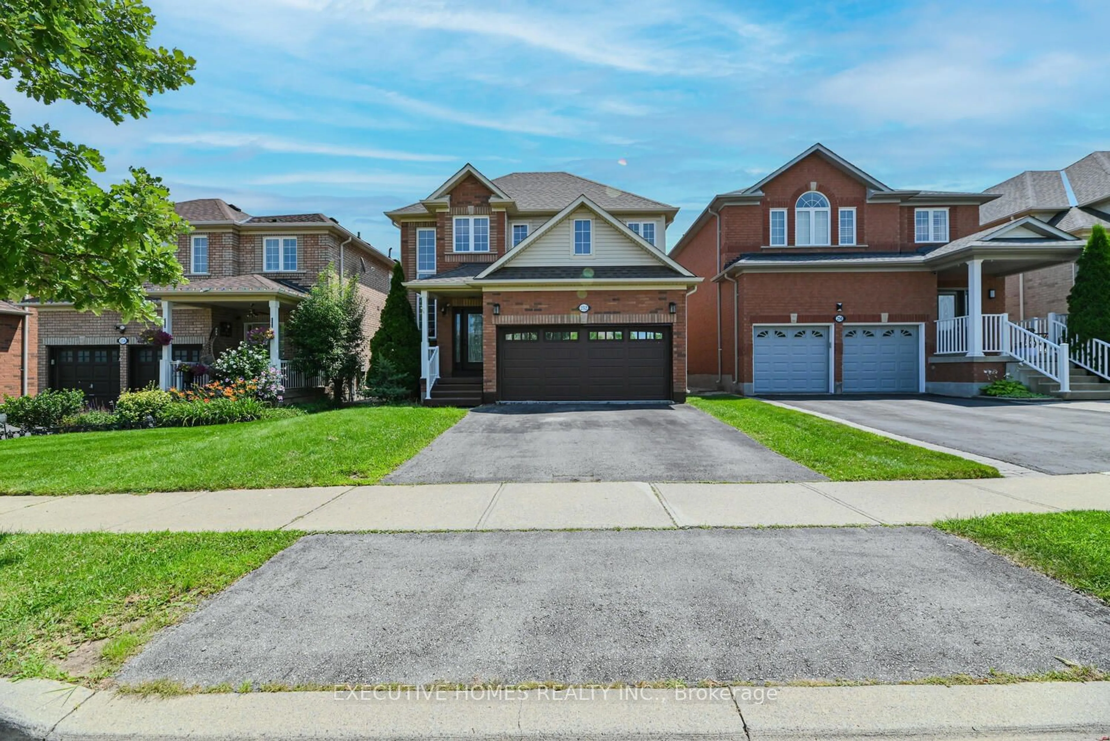 Frontside or backside of a home for 252 Sherwood Rd, Milton Ontario L9T 7C3