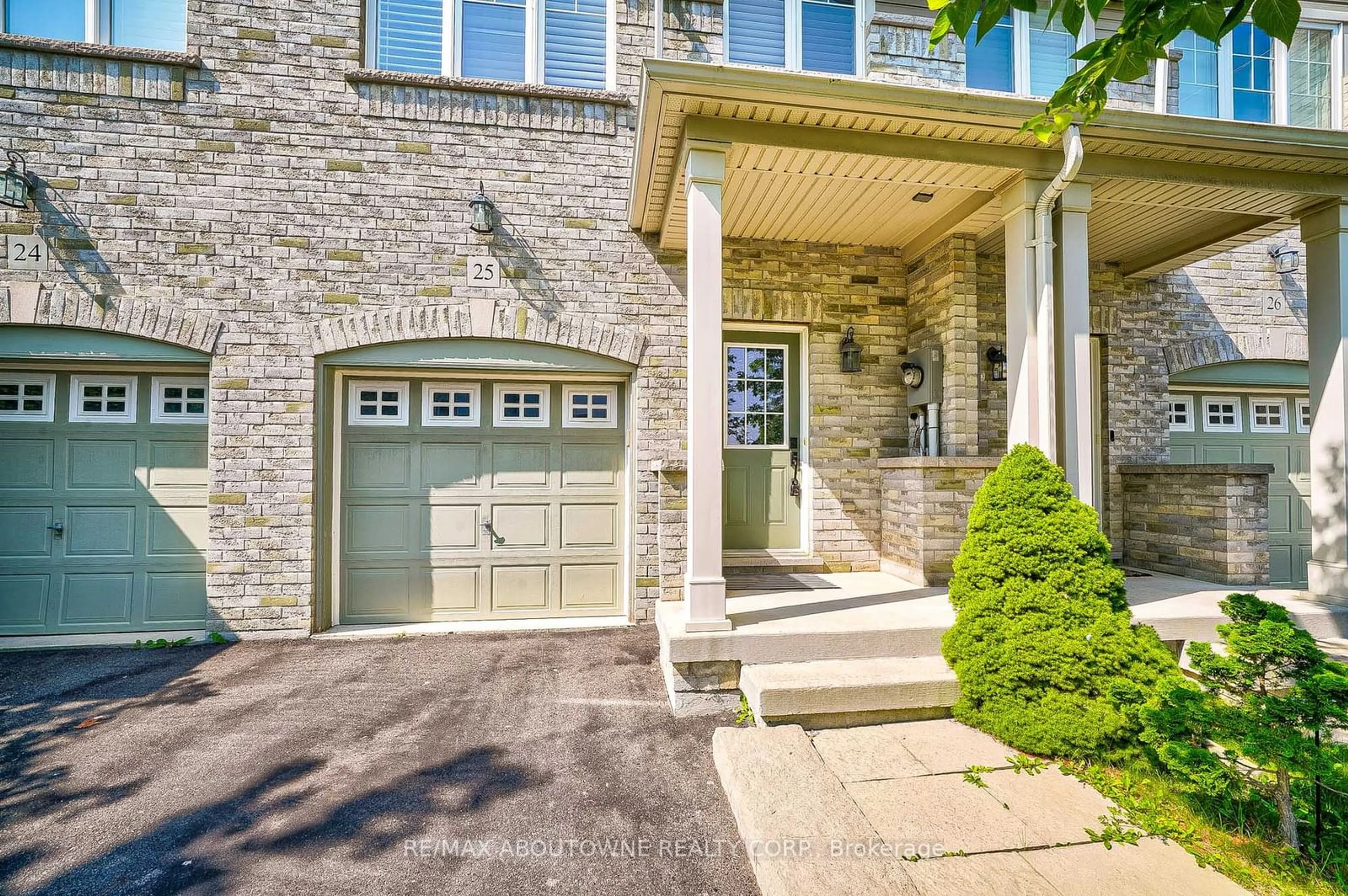 Home with brick exterior material for 2006 Trawden Way #25, Oakville Ontario L6M 0M1
