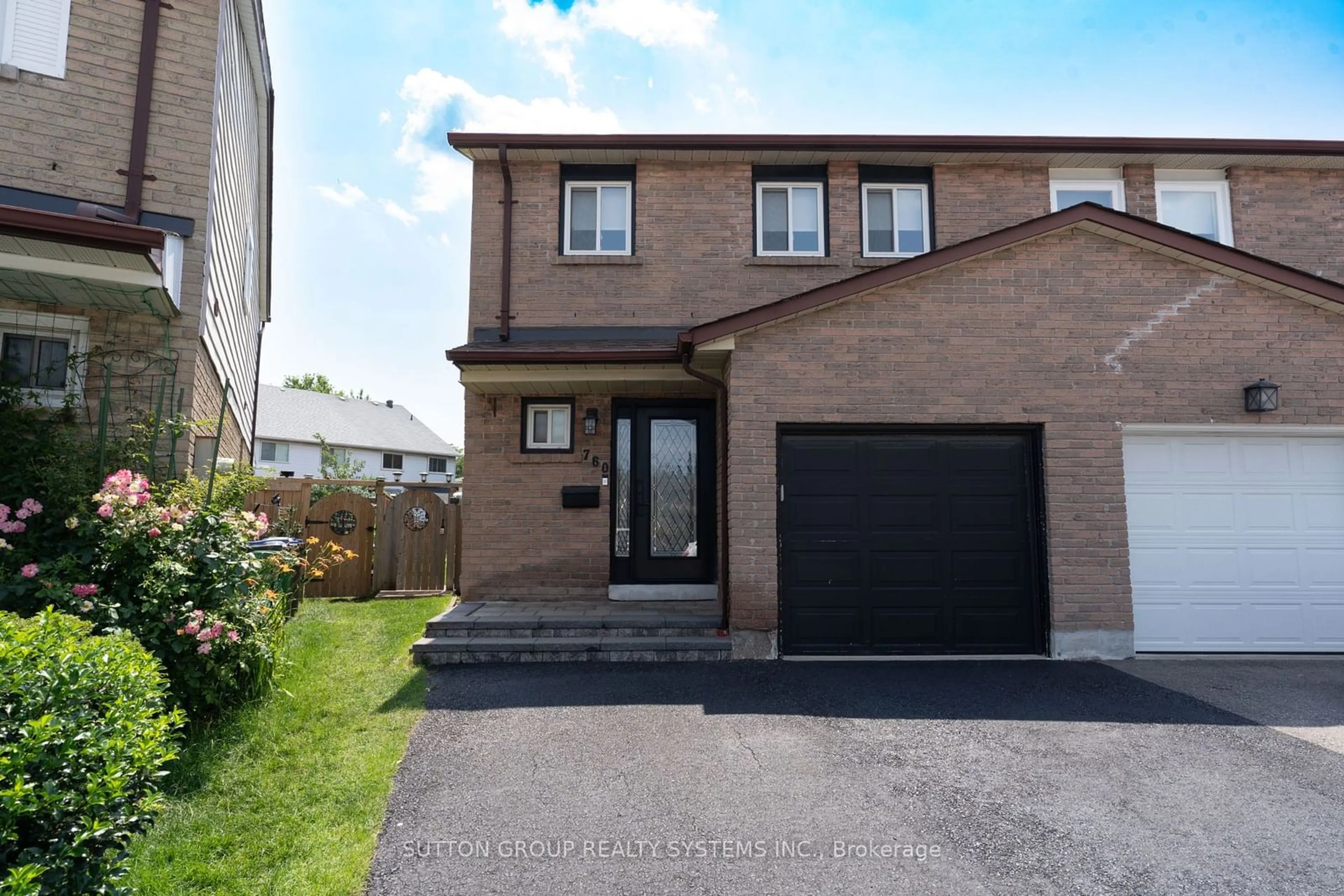 Frontside or backside of a home for 760 Ashburnham Pl, Mississauga Ontario L5C 3W5