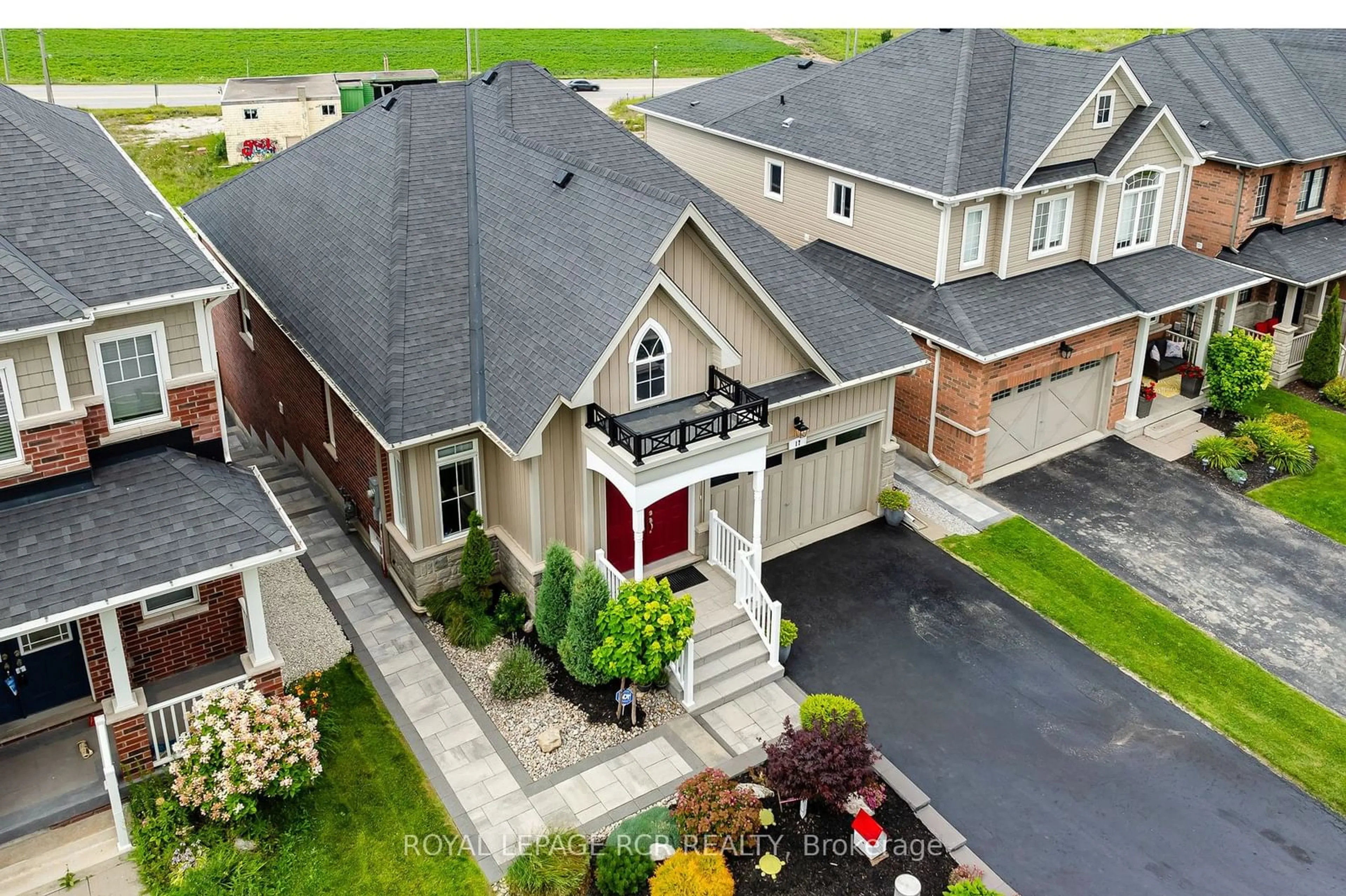 Frontside or backside of a home for 17 Paula Crt, Orangeville Ontario L9W 5V1