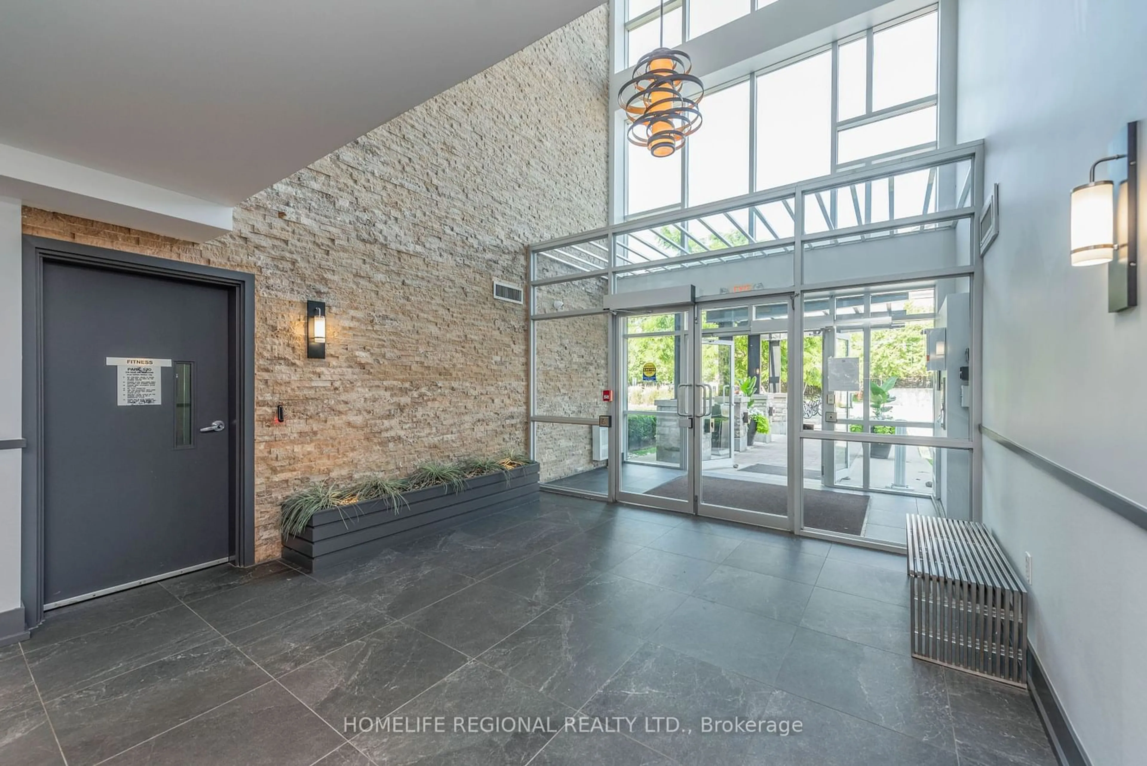 Indoor lobby for 570 Lolita Gdns #439, Mississauga Ontario L5A 0A1