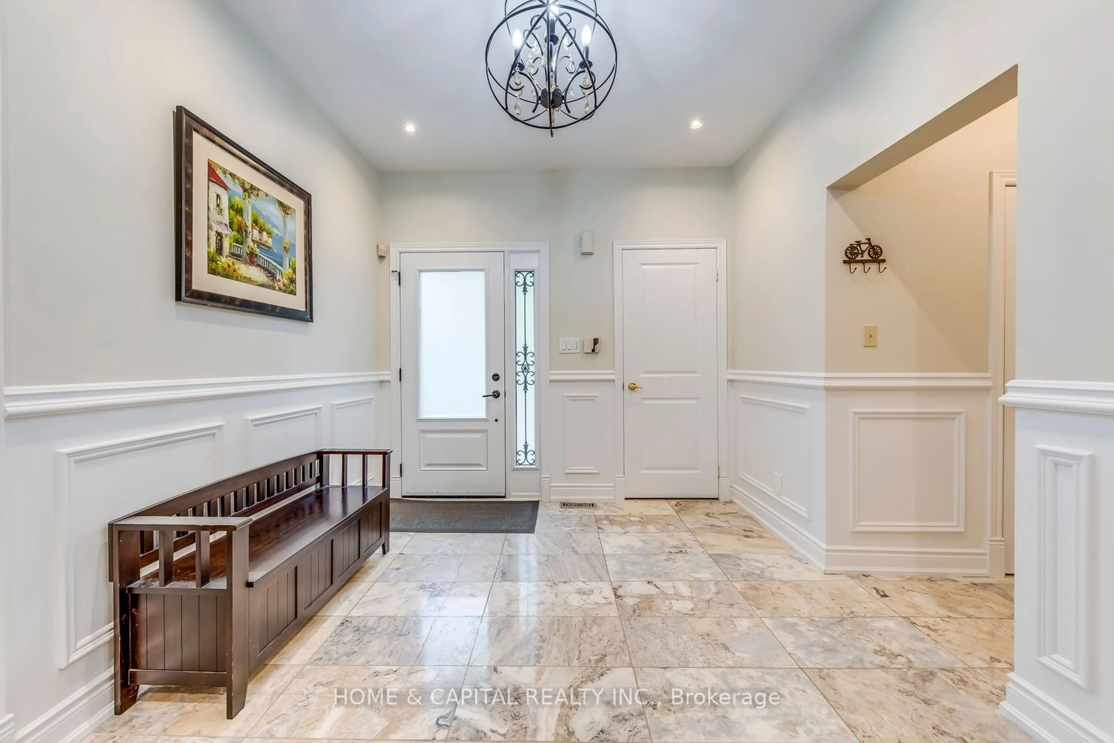 Indoor entryway for 2792 Hammond Rd, Mississauga Ontario L5K 2P9